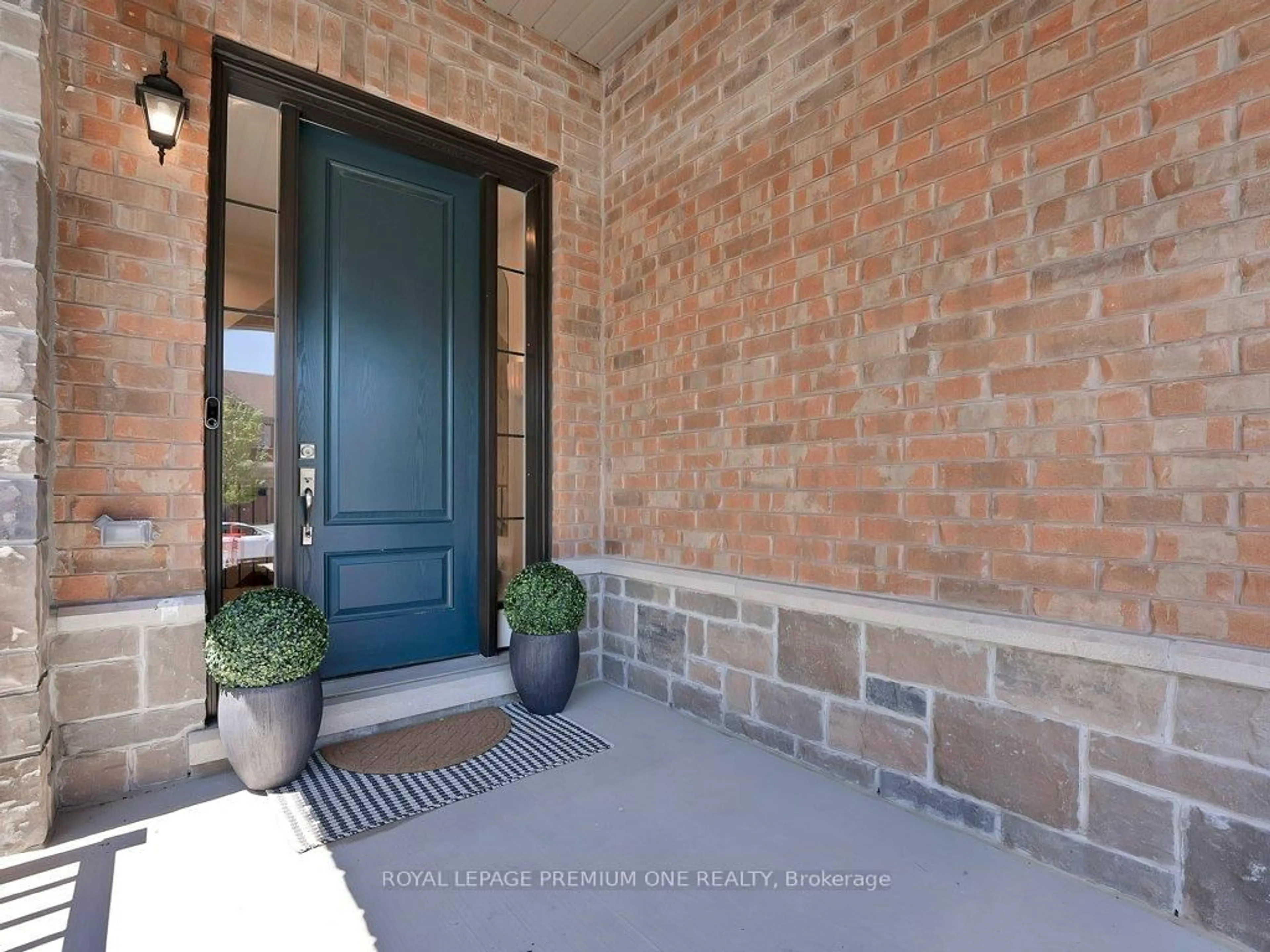 Home with brick exterior material, street for 6 Byblos Crt, East Gwillimbury Ontario L9N 0T3