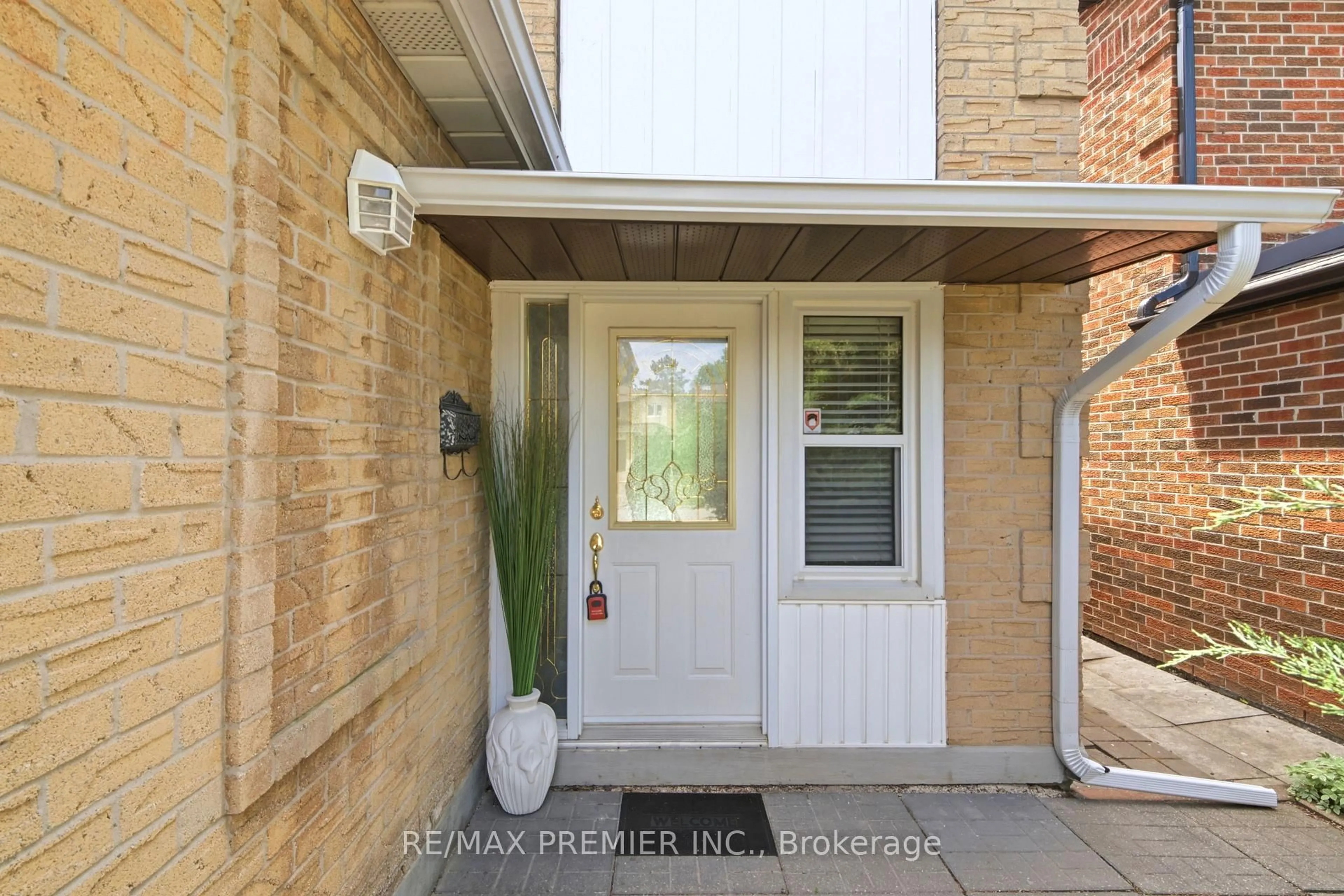 Indoor entryway for 10 Ashcroft Crt, Vaughan Ontario L4L 1H2