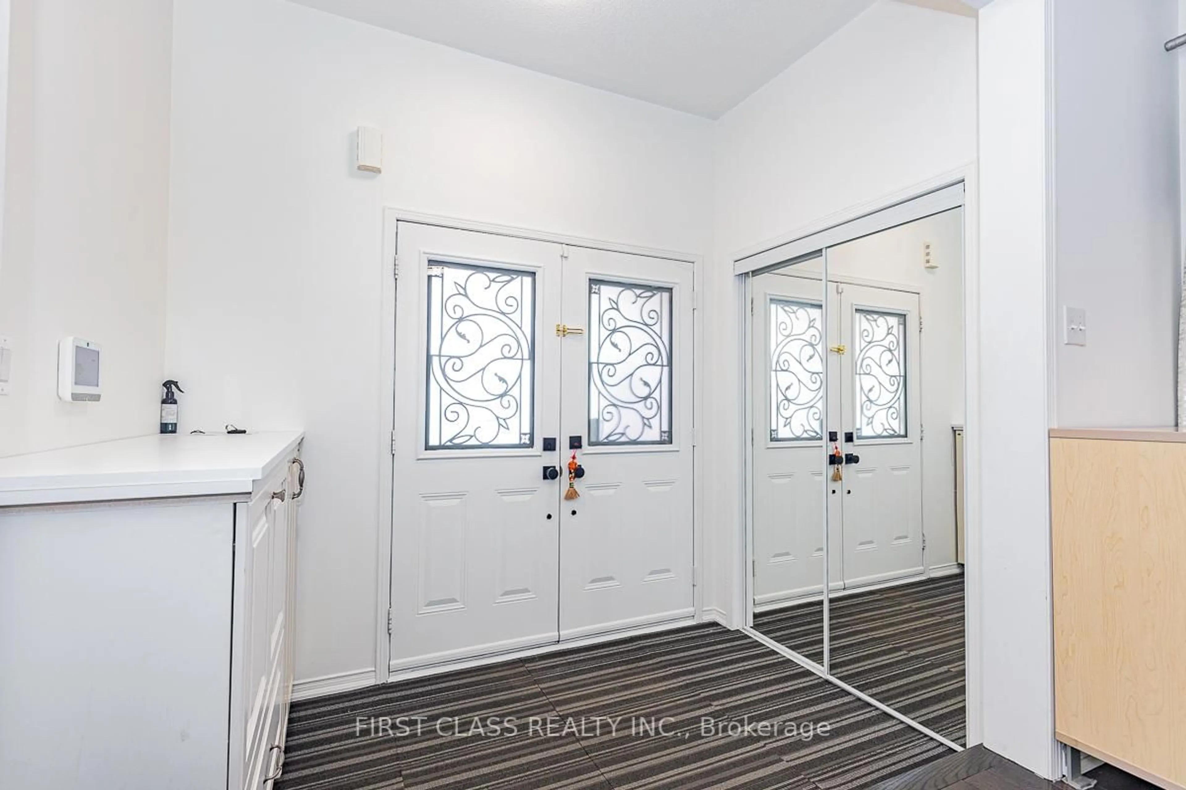 Indoor entryway for 137 Jonas Millway, Whitchurch-Stouffville Ontario L4A 0M9