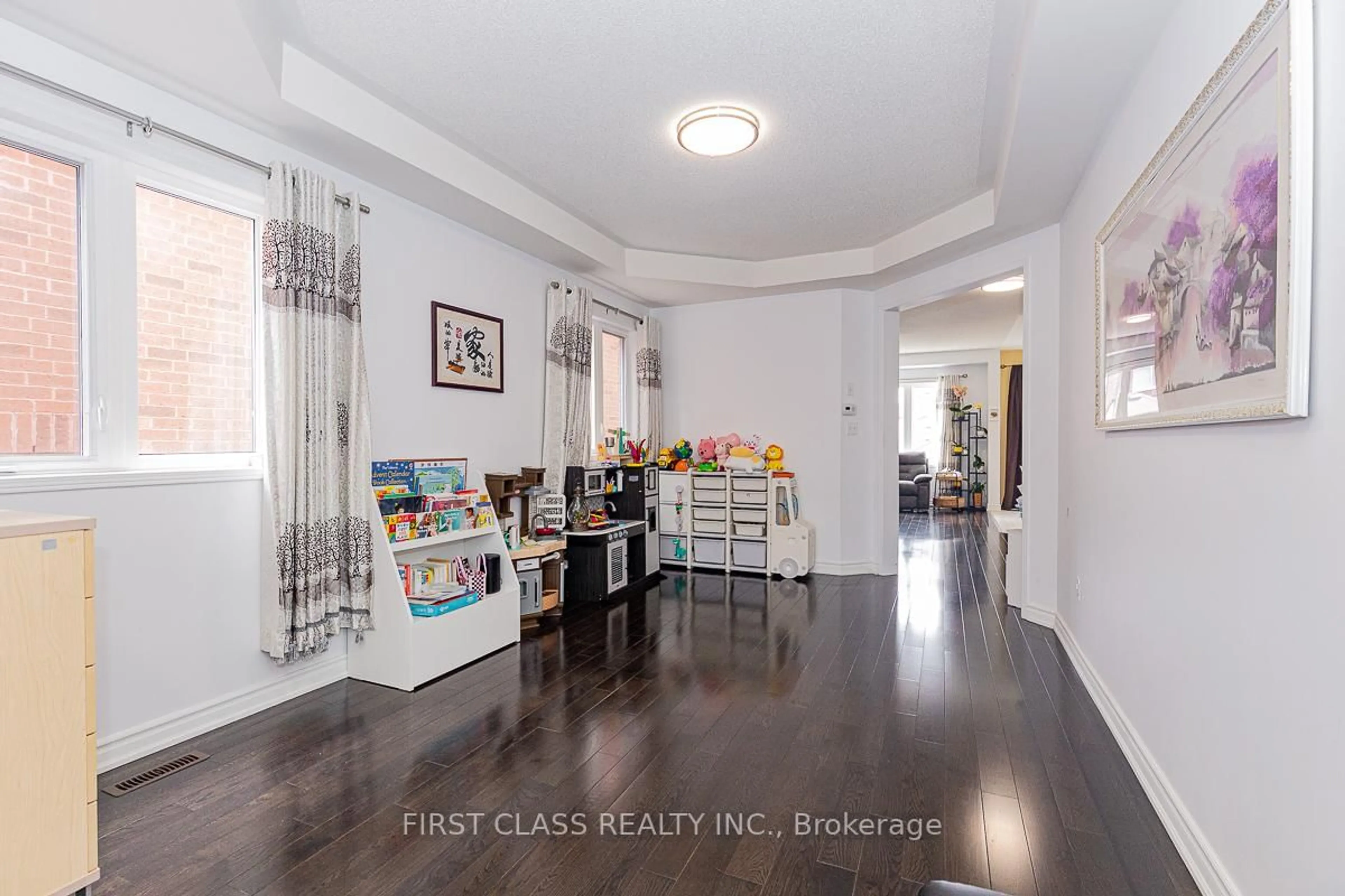 Indoor entryway for 137 Jonas Millway, Whitchurch-Stouffville Ontario L4A 0M9