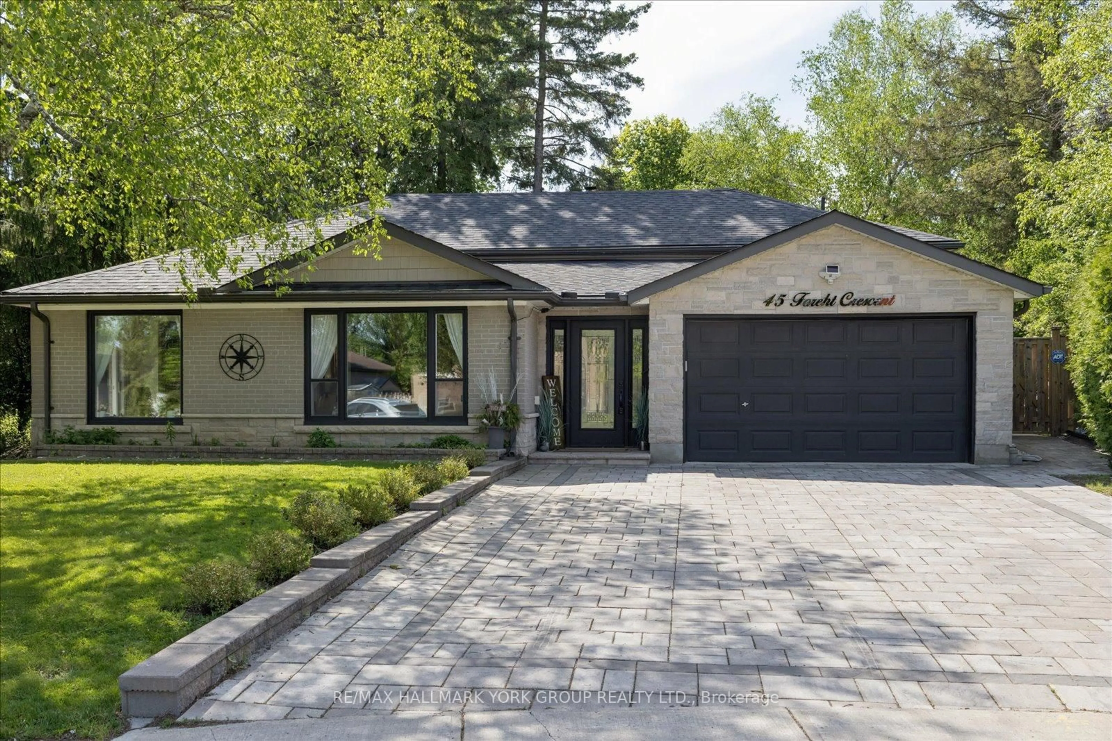 Home with brick exterior material, street for 45 Foreht Cres, Aurora Ontario L4G 3E9