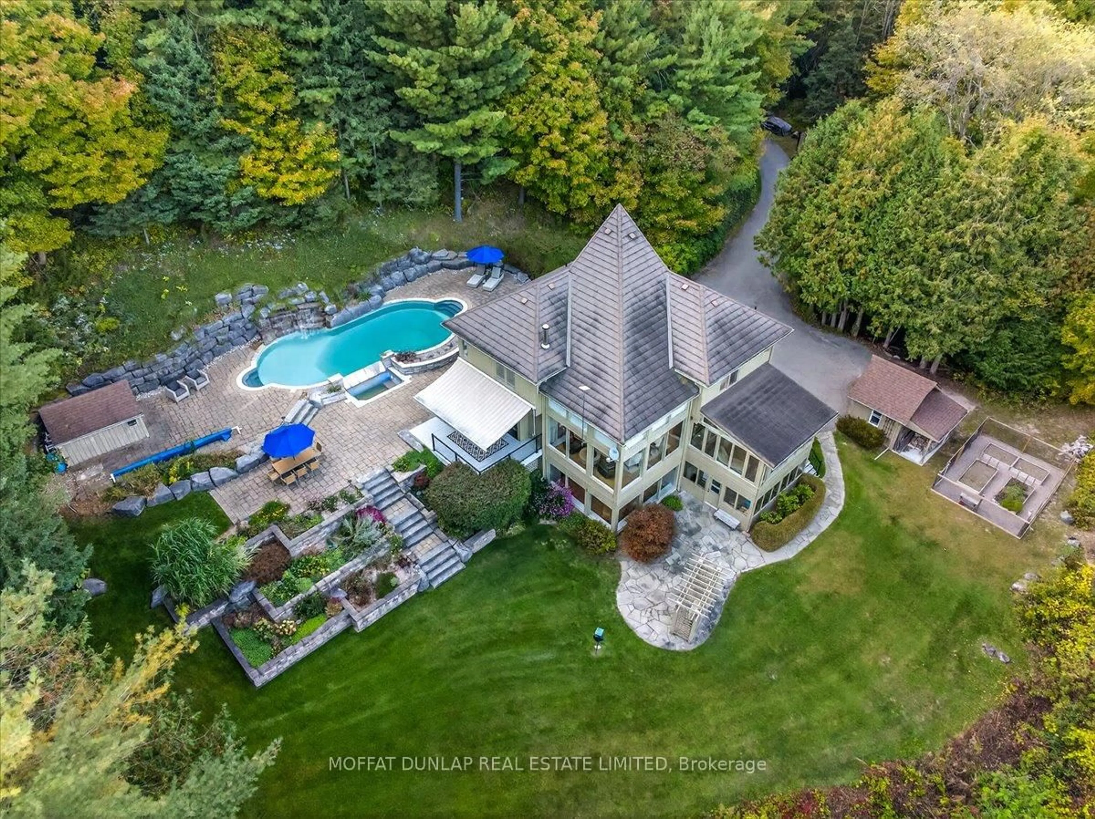 A pic from outside/outdoor area/front of a property/back of a property/a pic from drone, water/lake/river/ocean view for 17480 Dufferin St, King Ontario L7B 1K5
