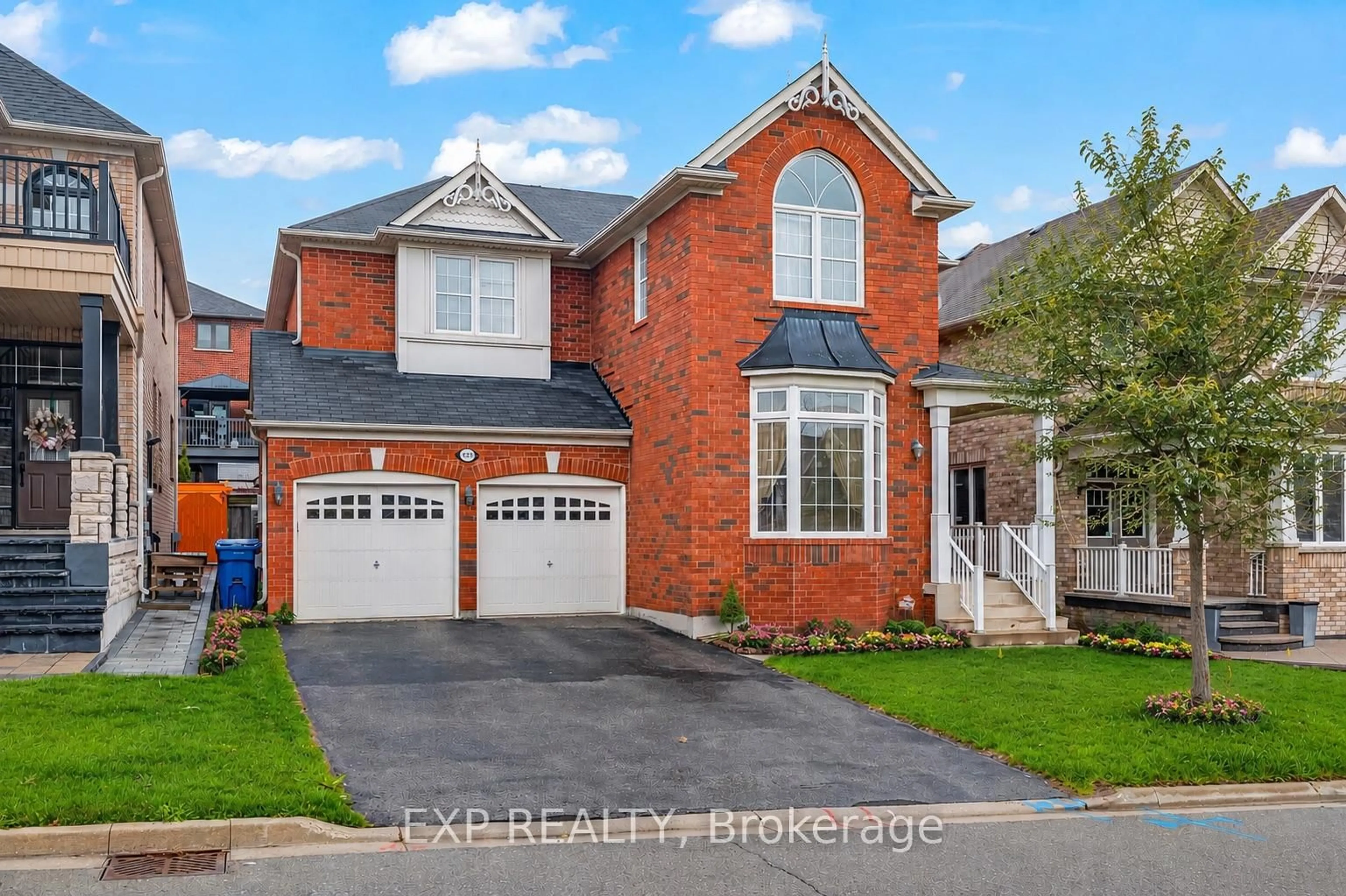 Home with brick exterior material, street for 323 Cheryl Mews Blvd, Newmarket Ontario L3X 3J6