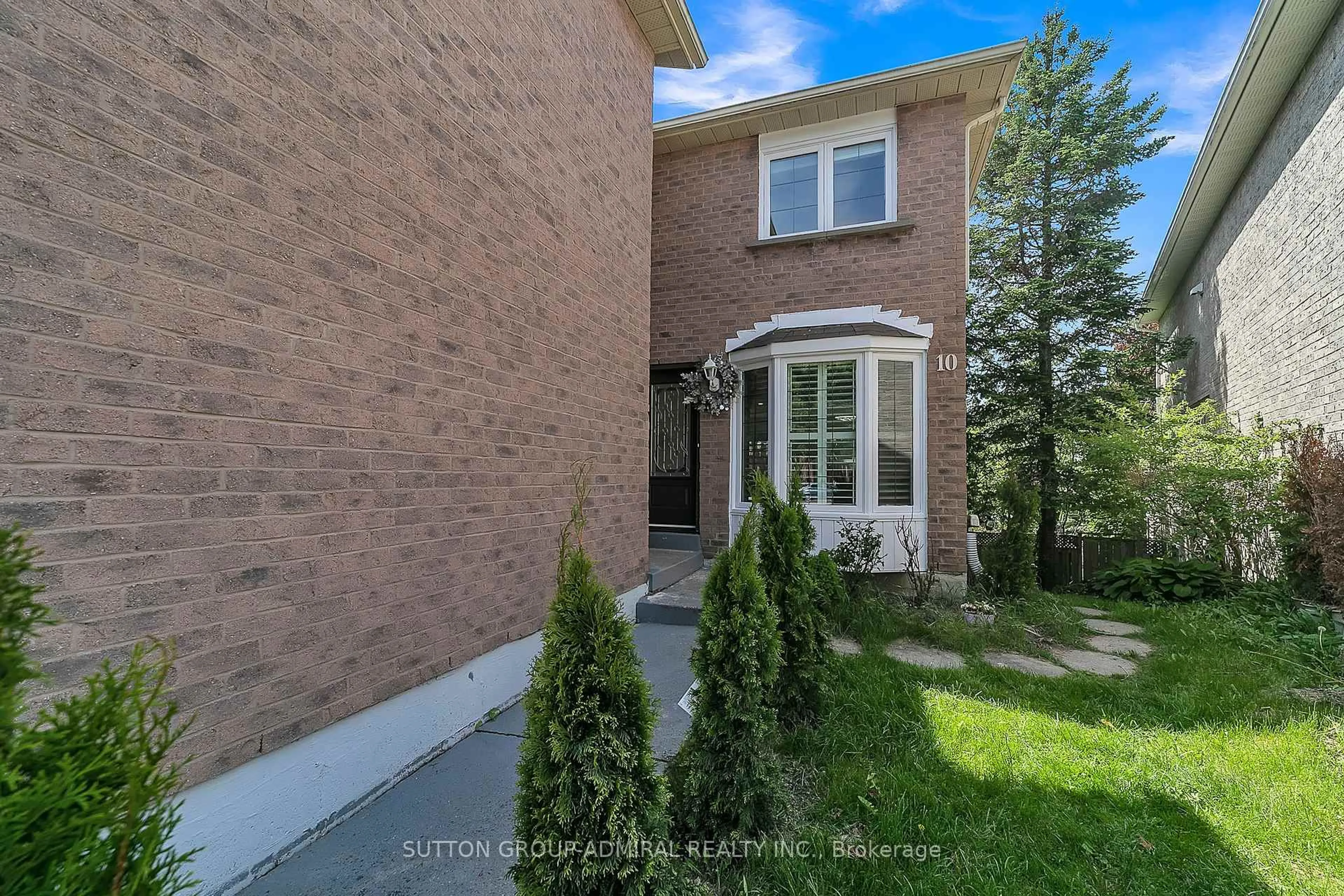Home with brick exterior material, street for 10 Park Lane Circ, Richmond Hill Ontario L4C 6S8