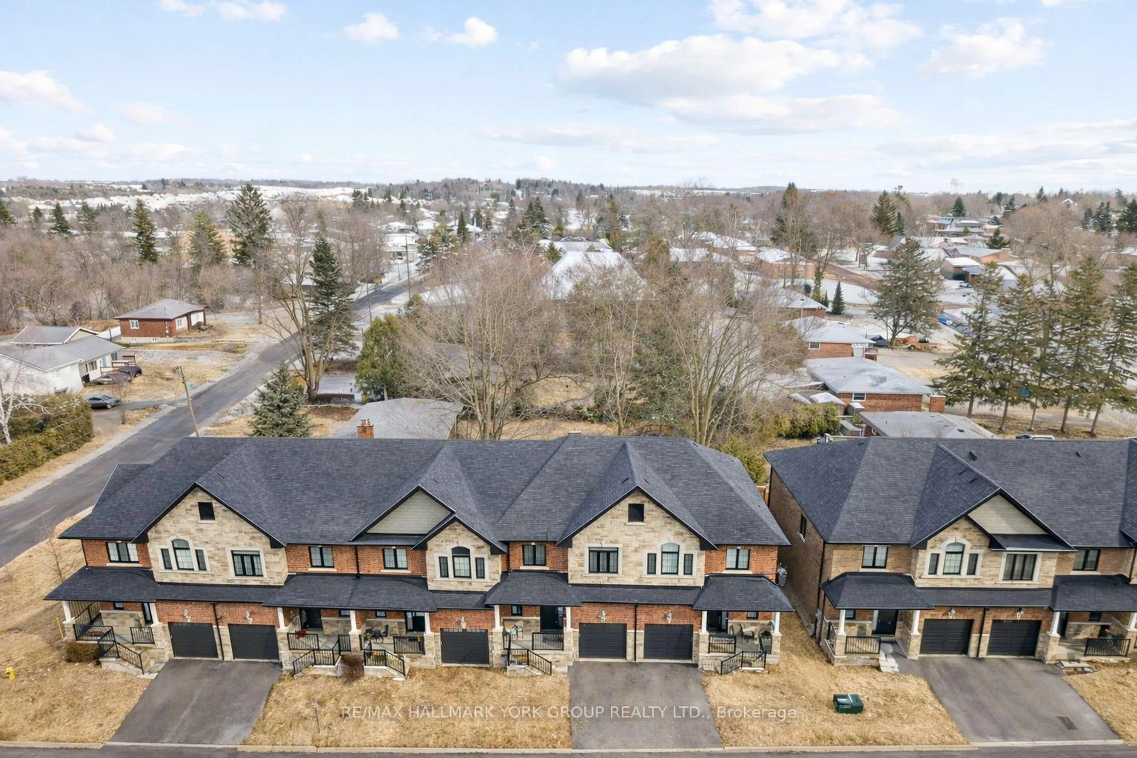 A pic from outside/outdoor area/front of a property/back of a property/a pic from drone, unknown for 13 Charmuse Lane, East Gwillimbury Ontario L9N 1K9