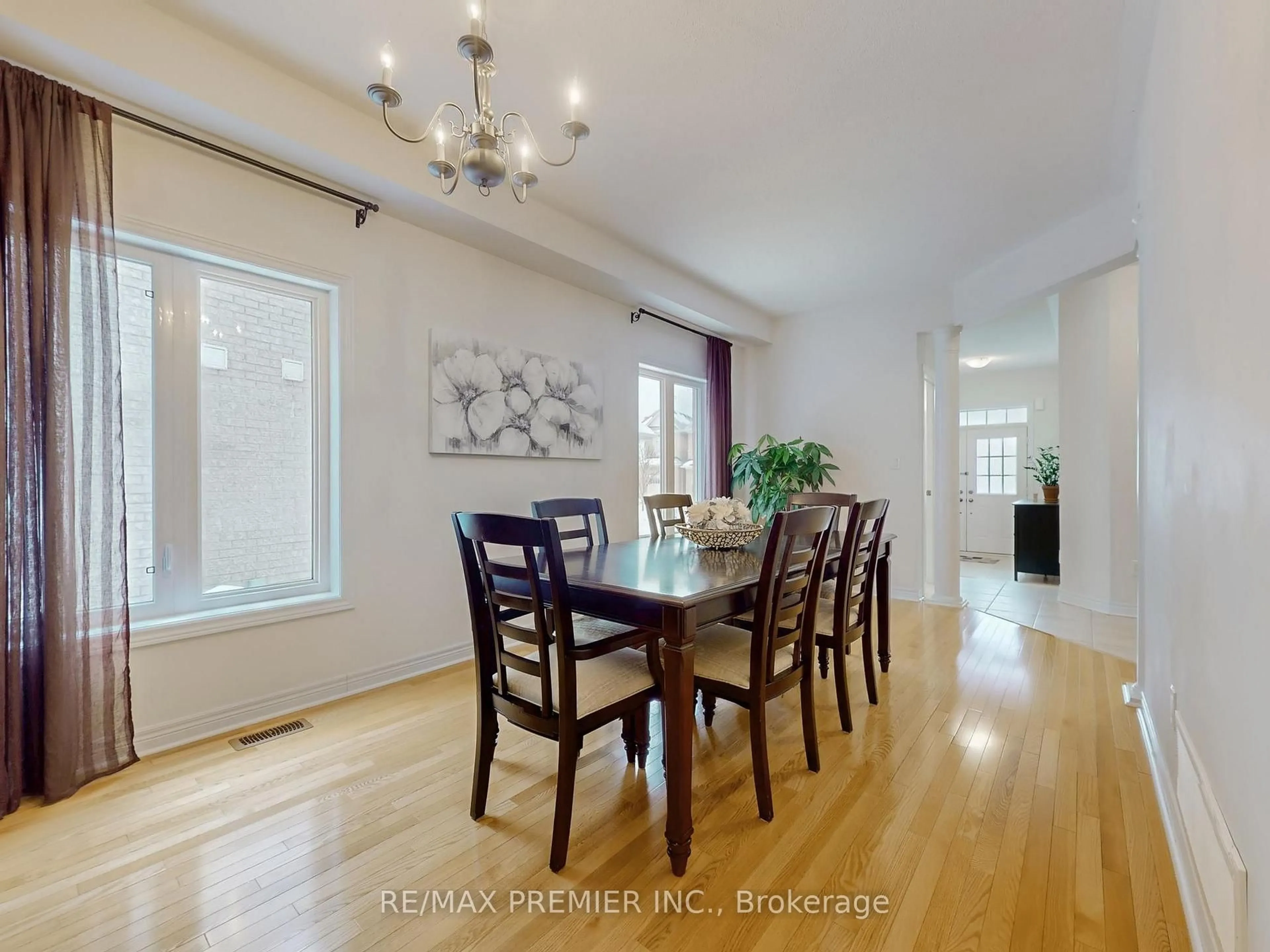 Dining room, wood/laminate floor for 32 Blue Grouse Rd, Vaughan Ontario L6A 4B9