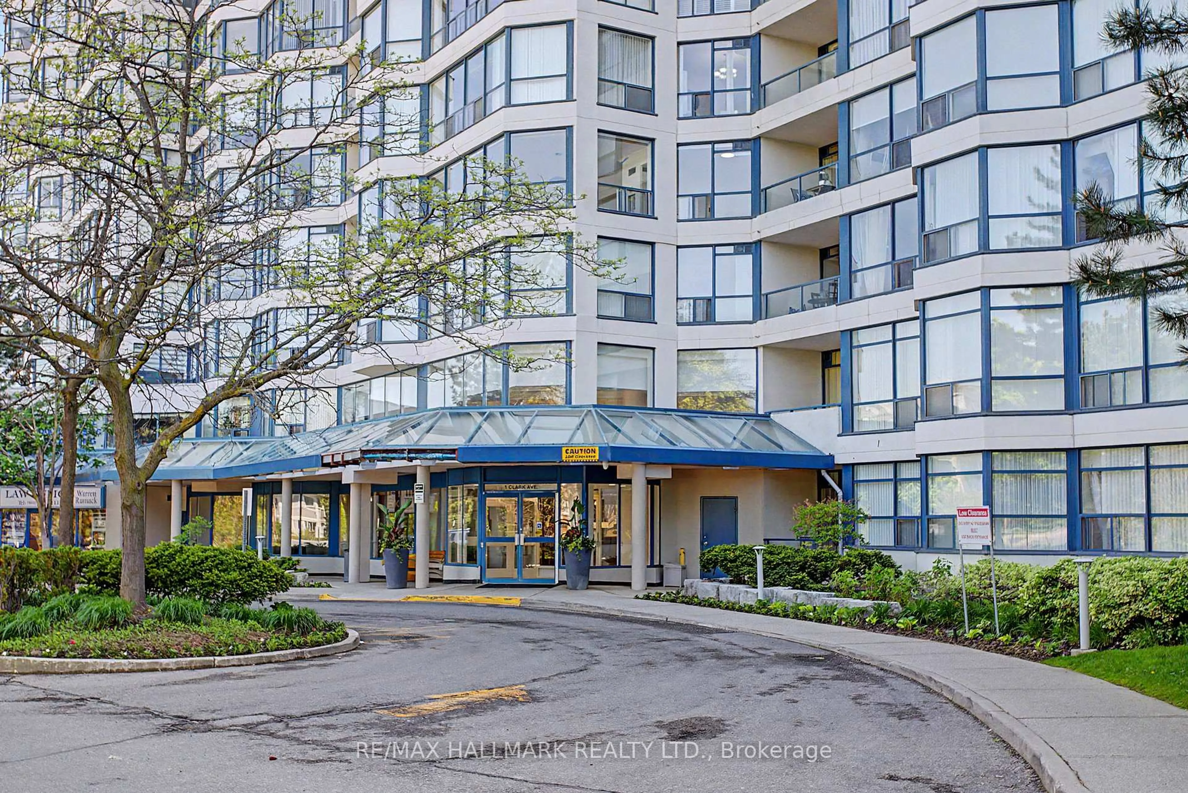 Indoor foyer for 1 Clark Ave #1007, Vaughan Ontario L4J 7Y6