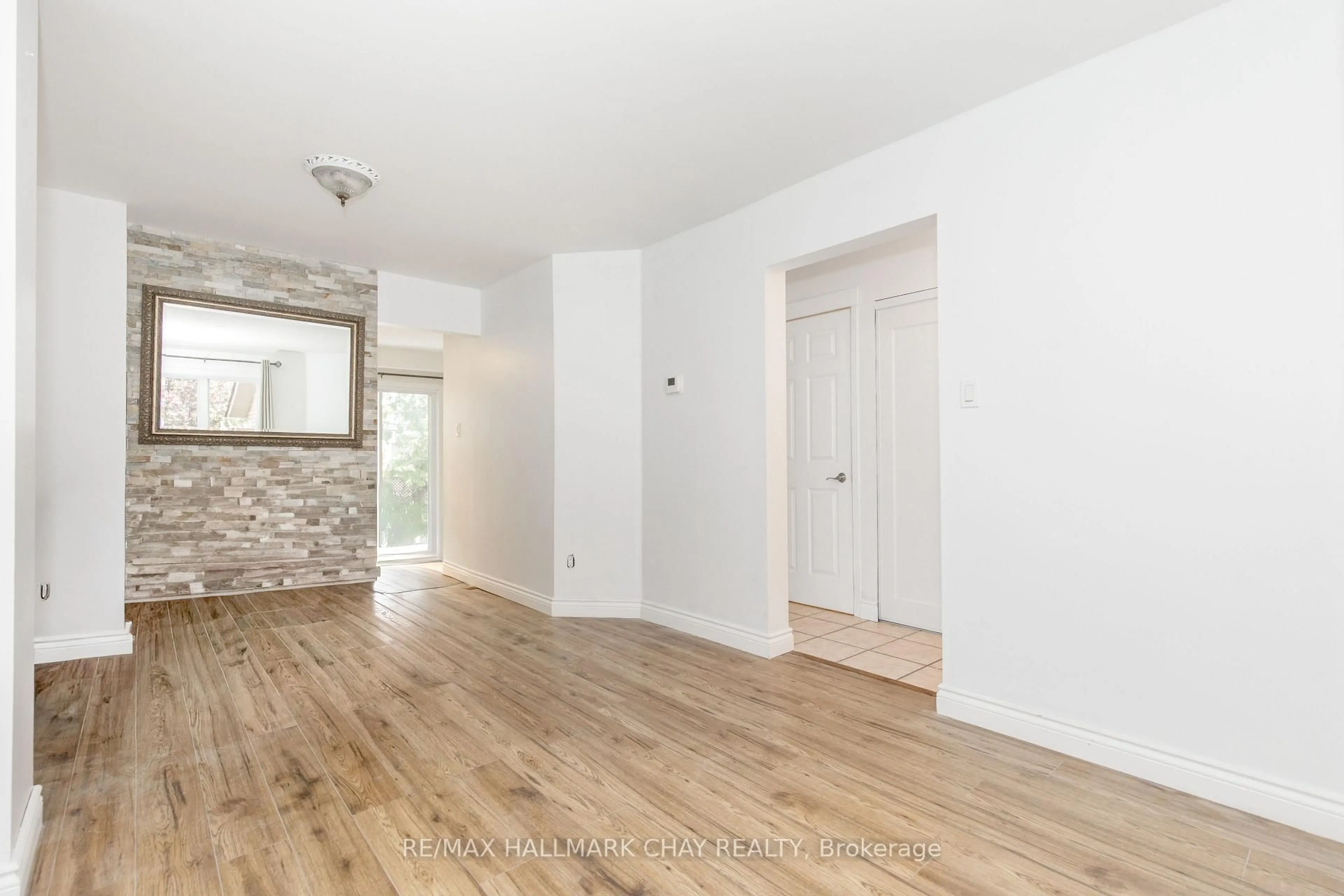 A pic of a room for 1176 Hill St, Innisfil Ontario L9S 1Y1
