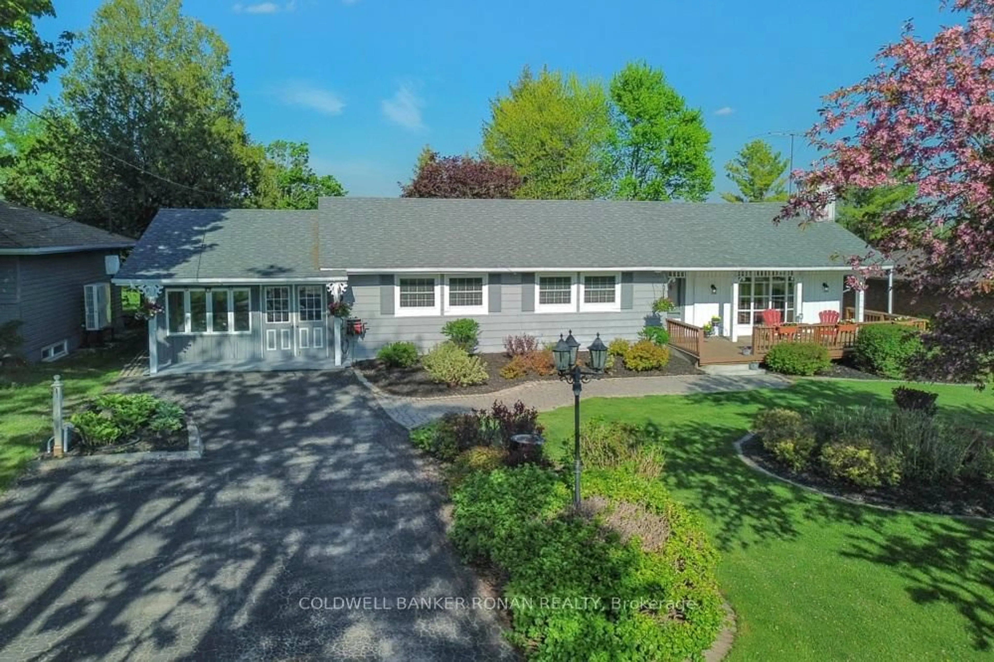 A pic from outside/outdoor area/front of a property/back of a property/a pic from drone, street for 1257 Sideroad 20, New Tecumseth Ontario L0G 1T0