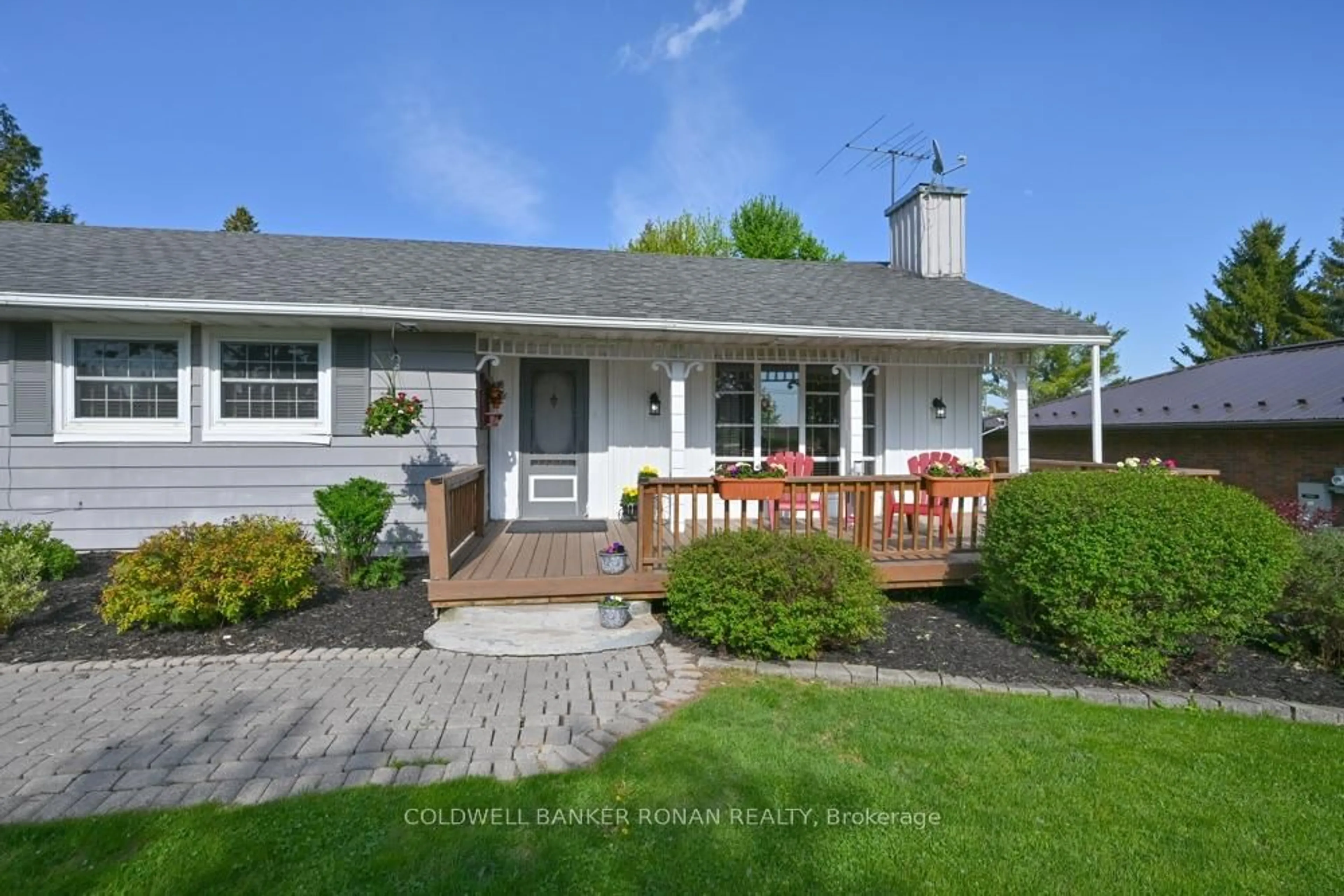 Home with vinyl exterior material, street for 1257 Sideroad 20, New Tecumseth Ontario L0G 1T0