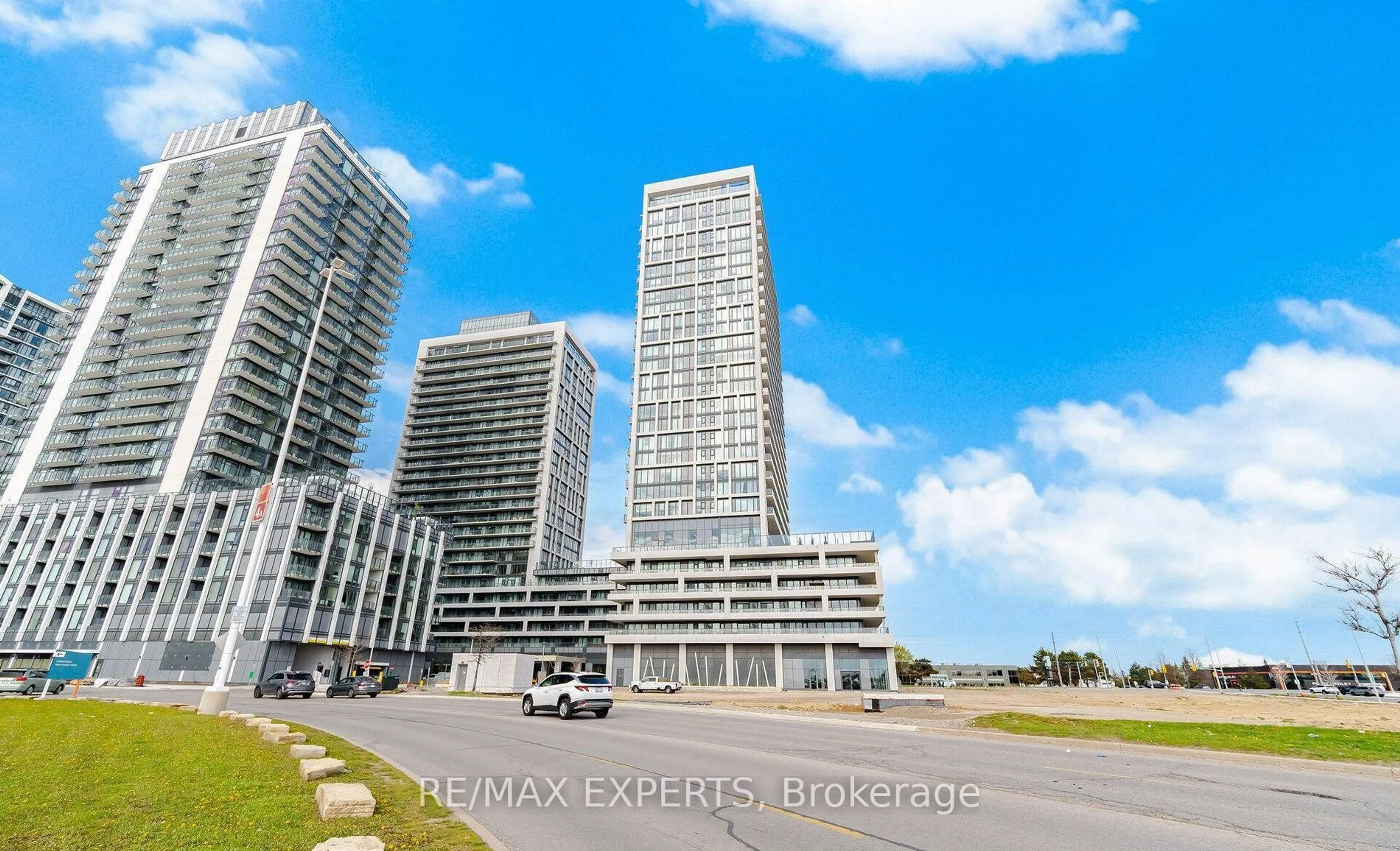 Unknown for 8960 Jane St #320, Vaughan Ontario L4K 2M9