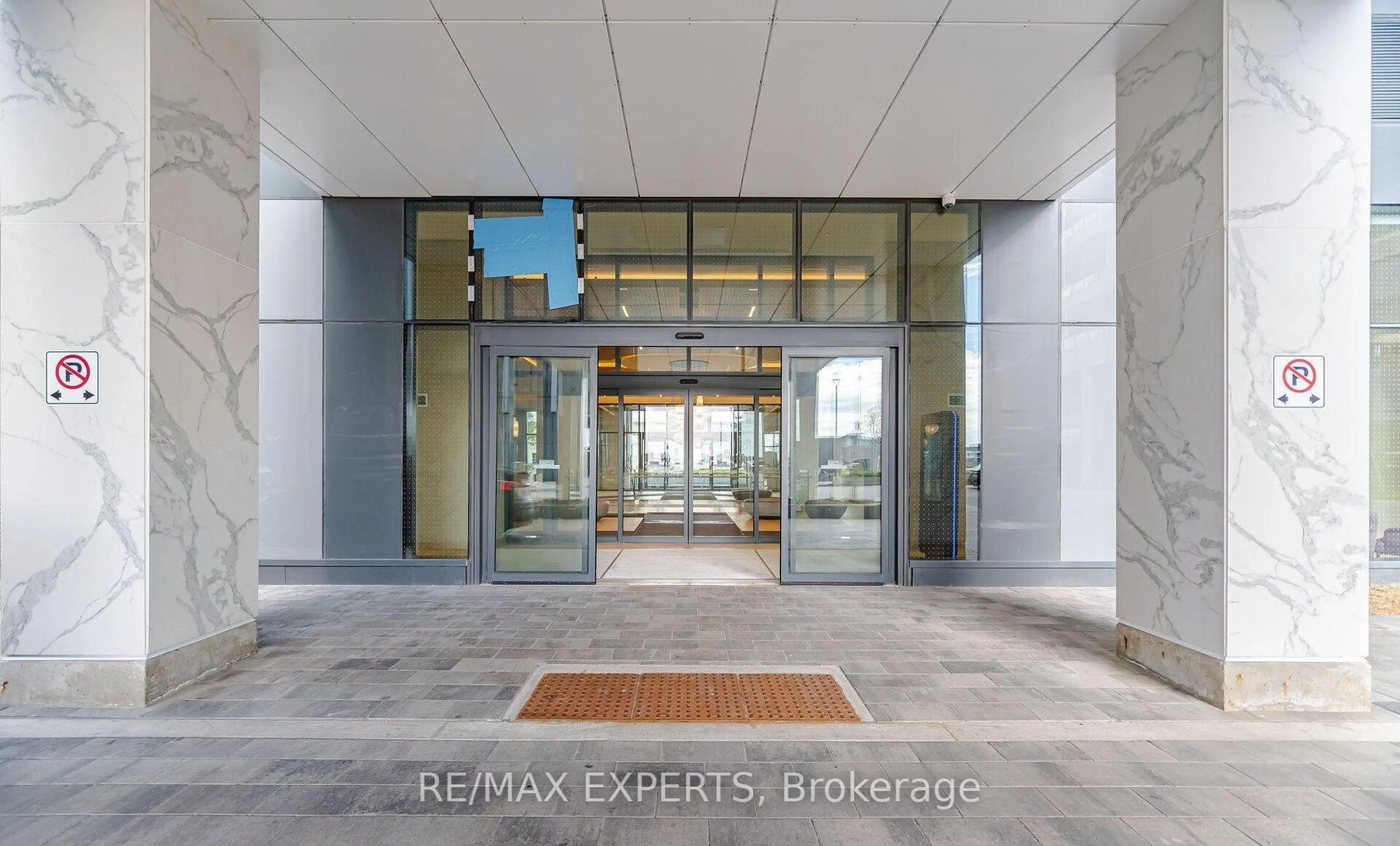 Indoor foyer for 8960 Jane St #320, Vaughan Ontario L4K 2M9