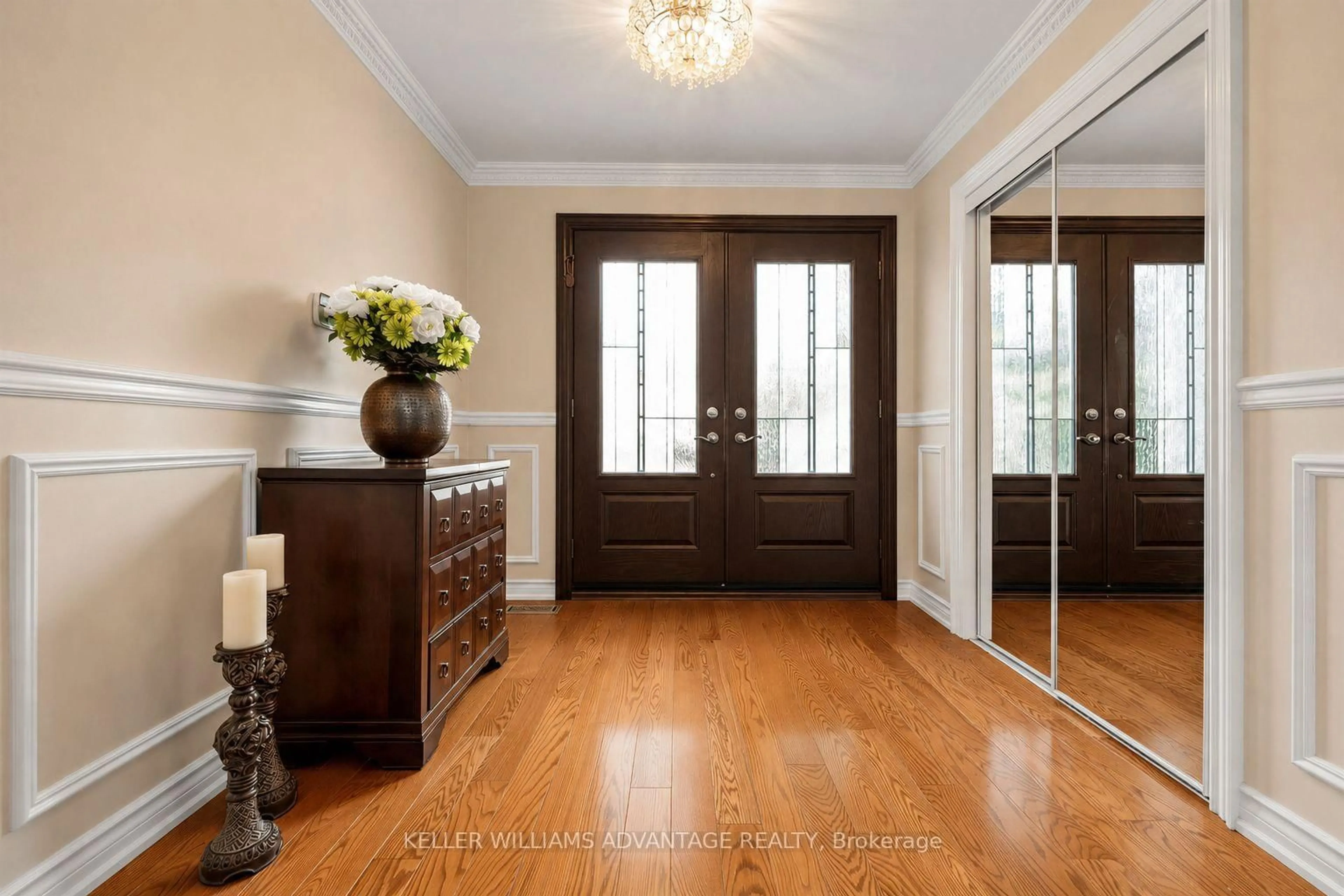 Indoor entryway for 73 Highglen Ave, Markham Ontario L3R 8R1