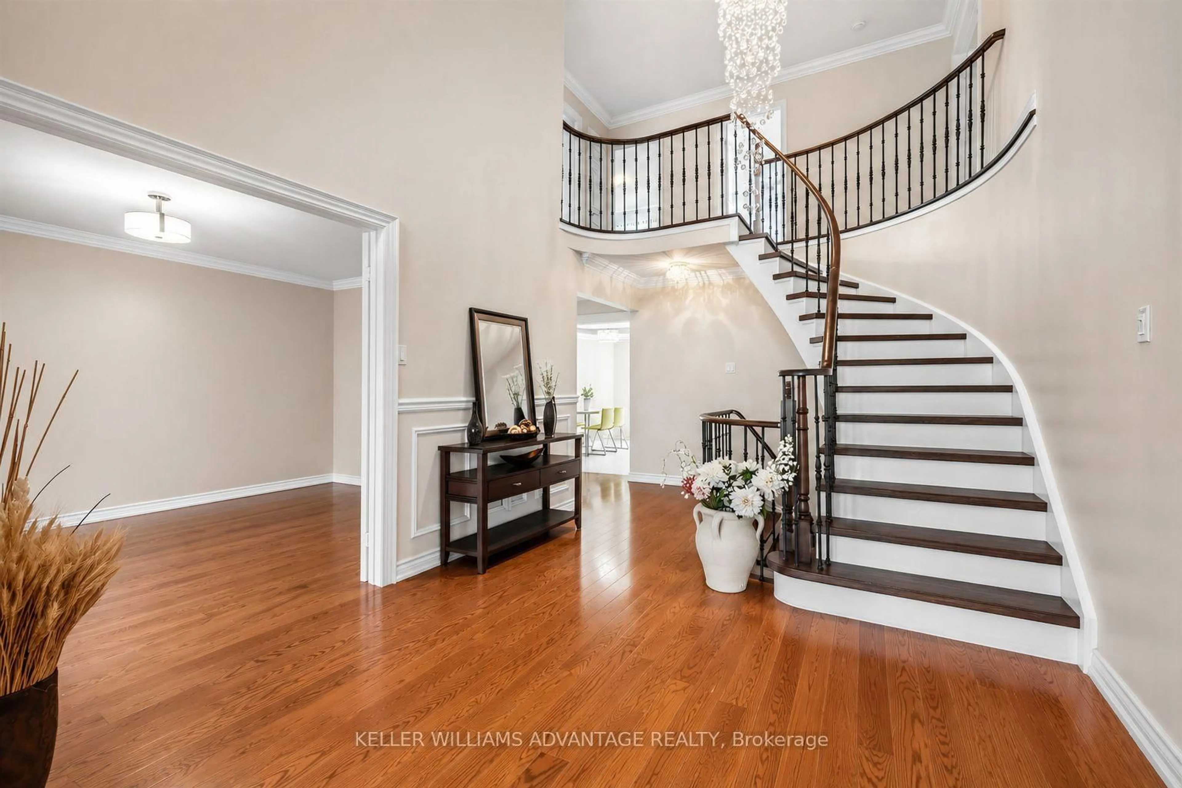 Indoor foyer for 73 Highglen Ave, Markham Ontario L3R 8R1
