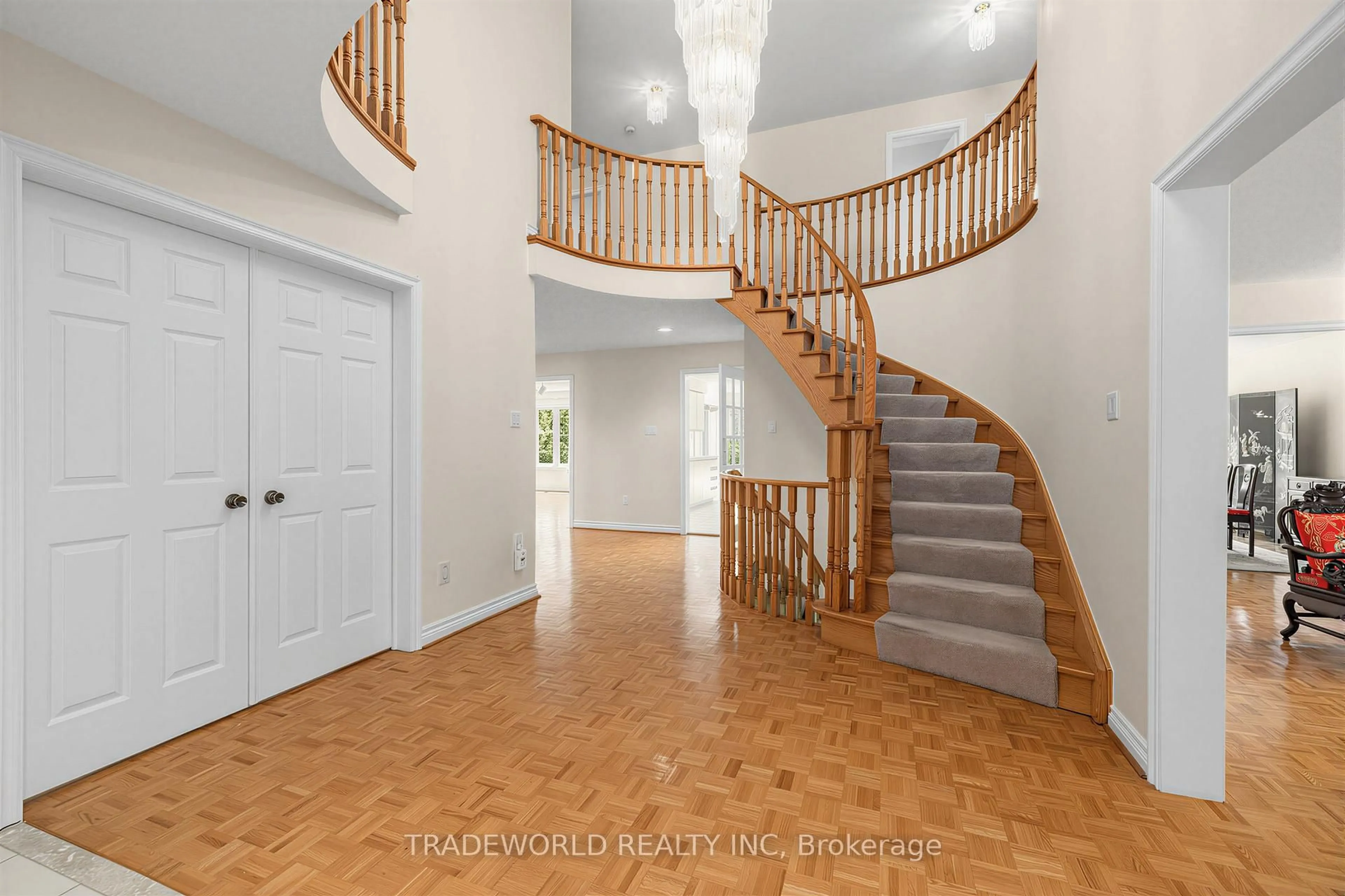 Indoor foyer for 3 Ardwold Gate, Richmond Hill Ontario L4B 2J9