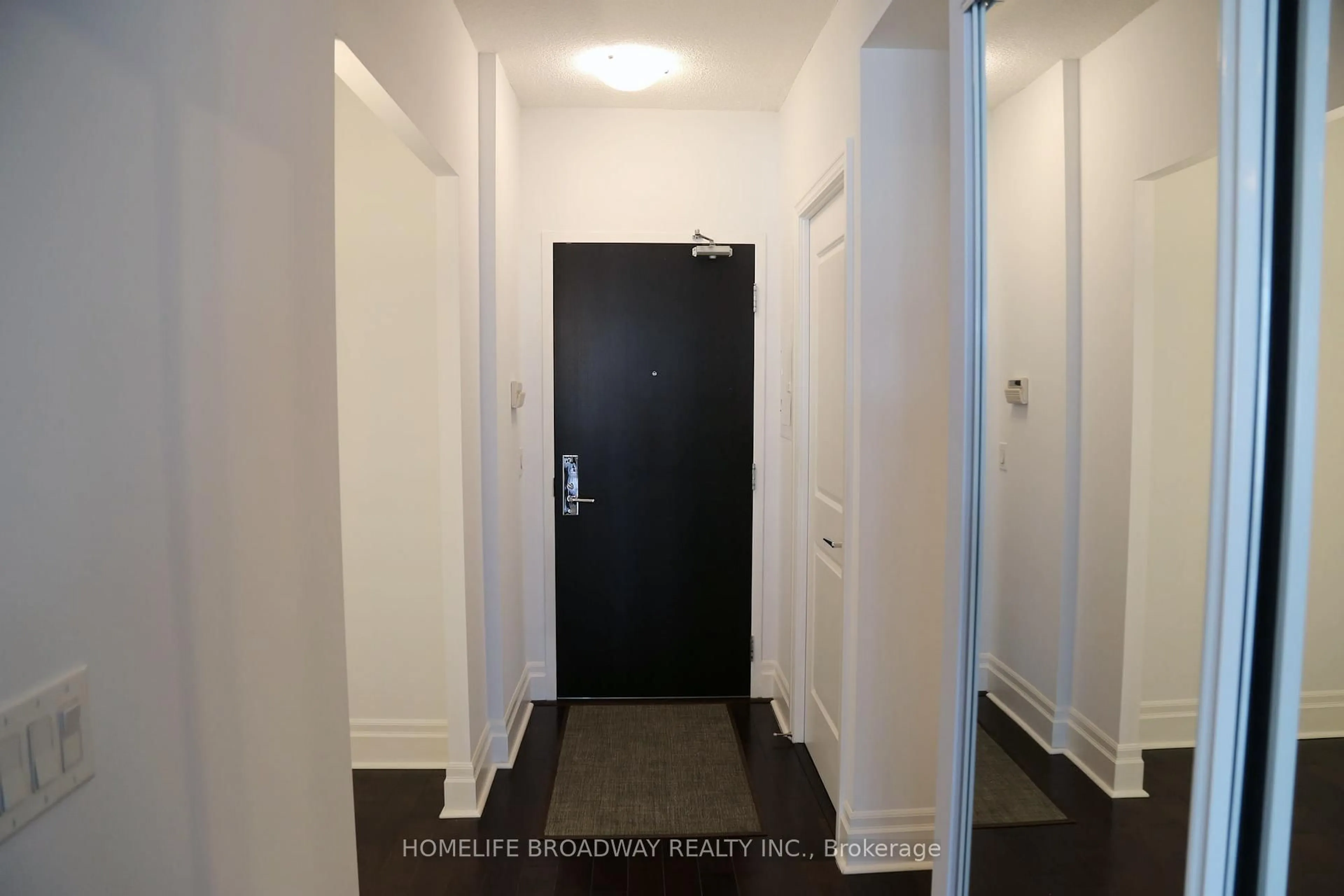 Indoor entryway for 1 Upper Duke Cres #806, Markham Ontario L6G 0B6