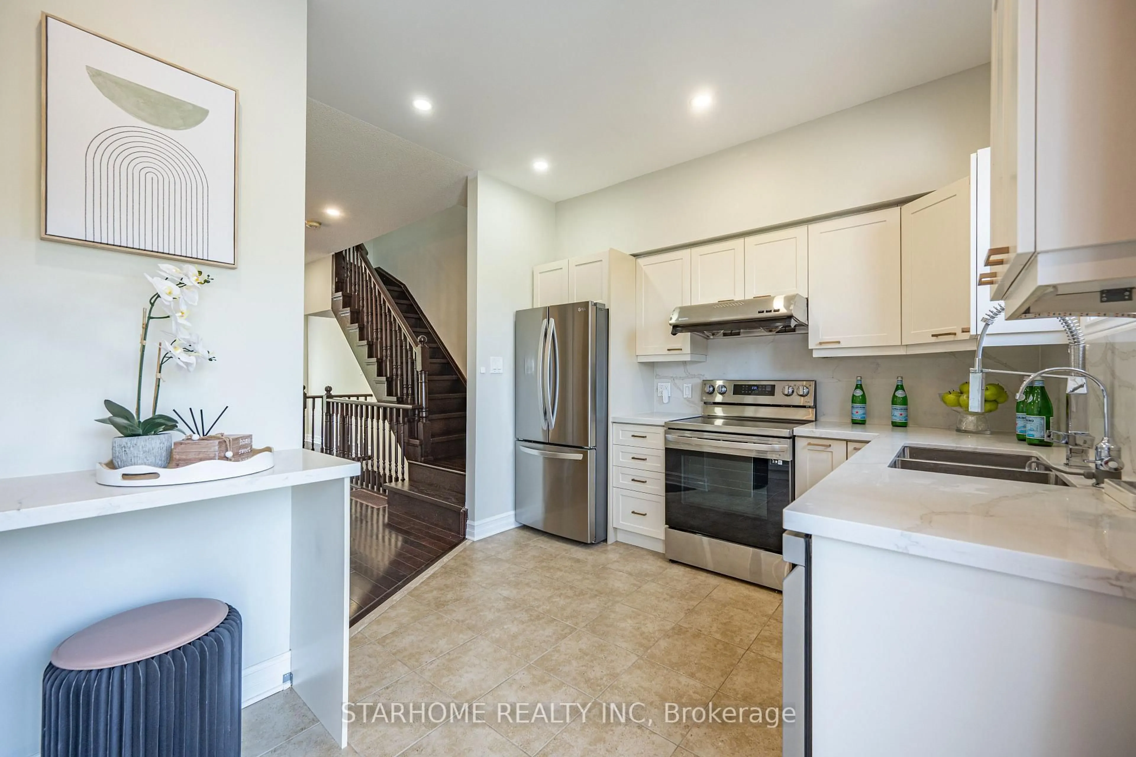 Open concept kitchen, ceramic/tile floor for 302 South Park Rd, Markham Ontario L3T 7W1