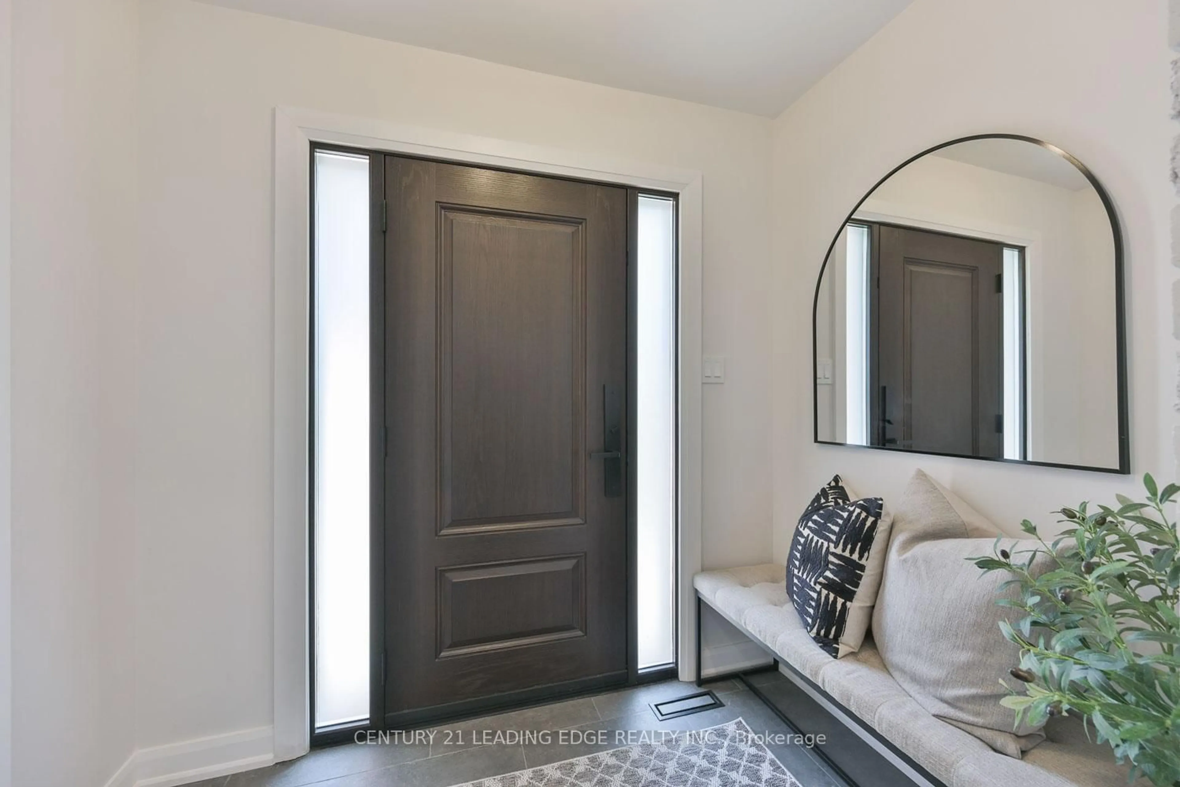 Indoor entryway for 6 Dalecroft Circ, Markham Ontario L3R 6J6