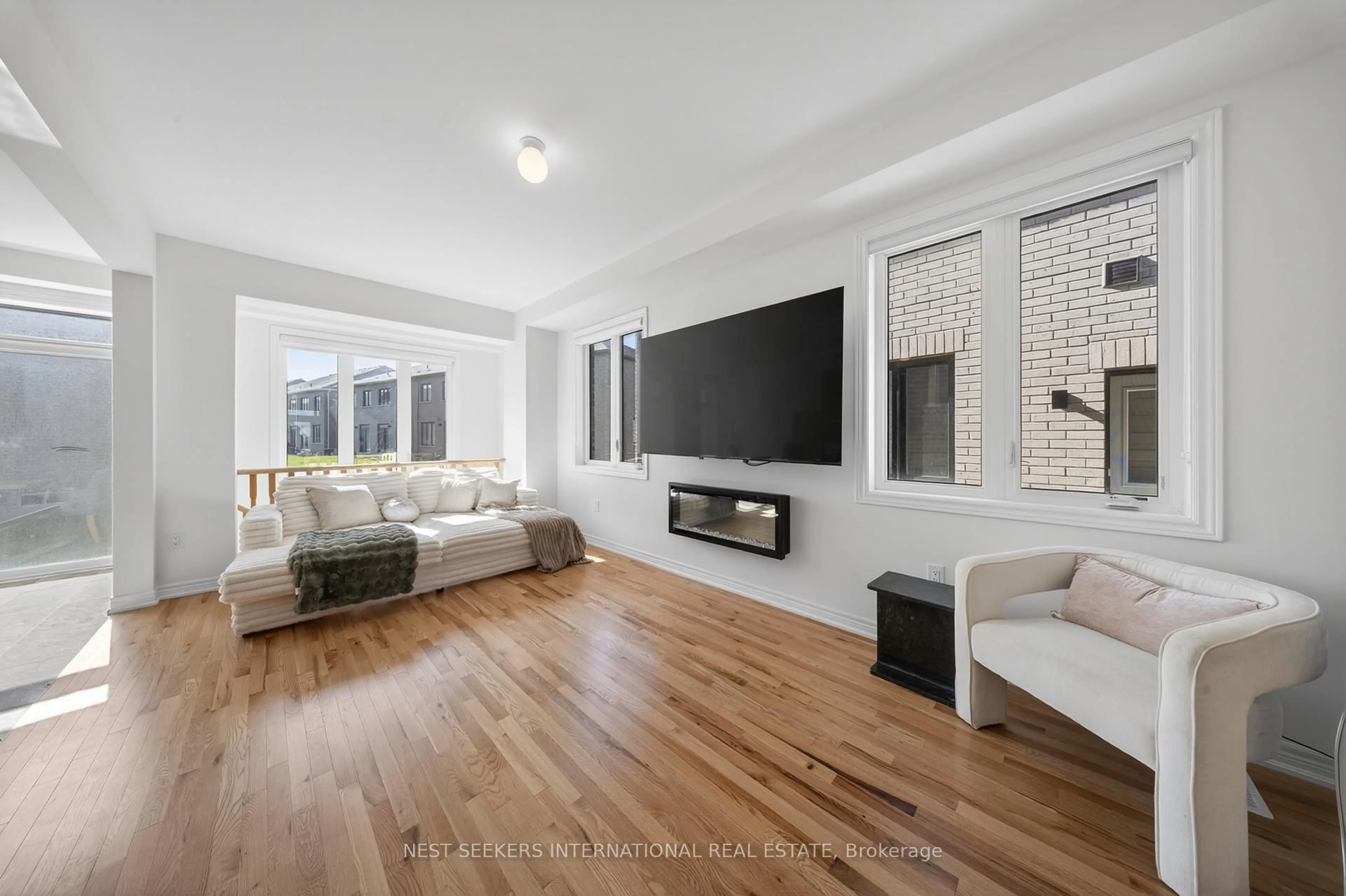 Living room with furniture, unknown for 110 Hartington St, Vaughan Ontario L4H 5J7
