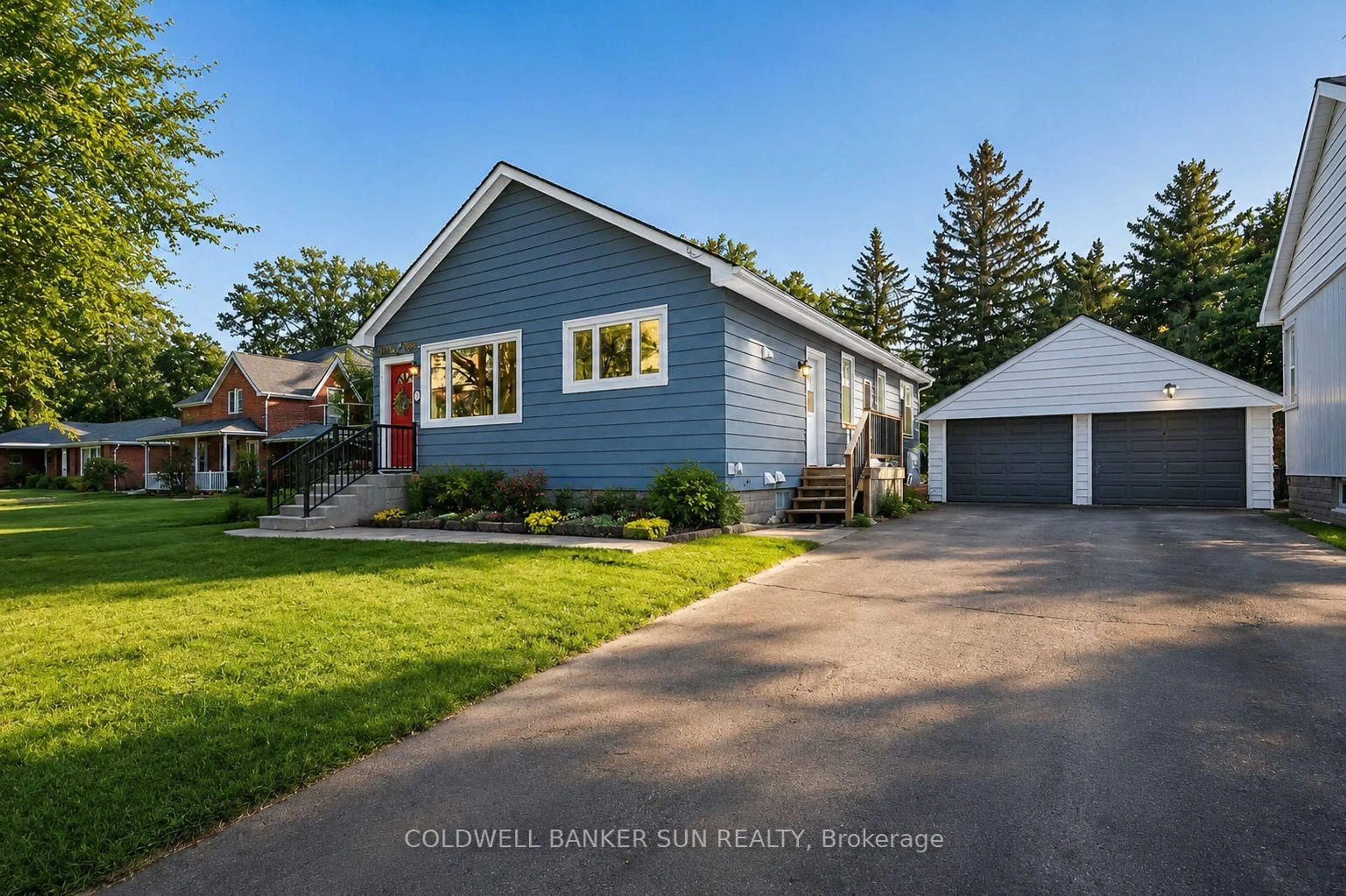 Home with vinyl exterior material, street for 20 Maple Lane, New Tecumseth Ontario L9R 1L1