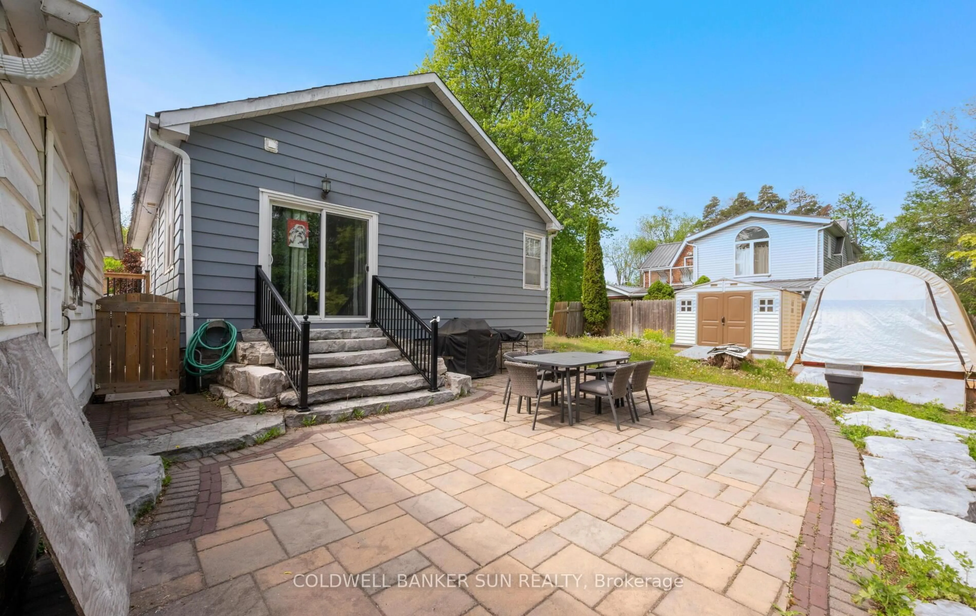 Patio, street for 20 Maple Lane, New Tecumseth Ontario L9R 1L1