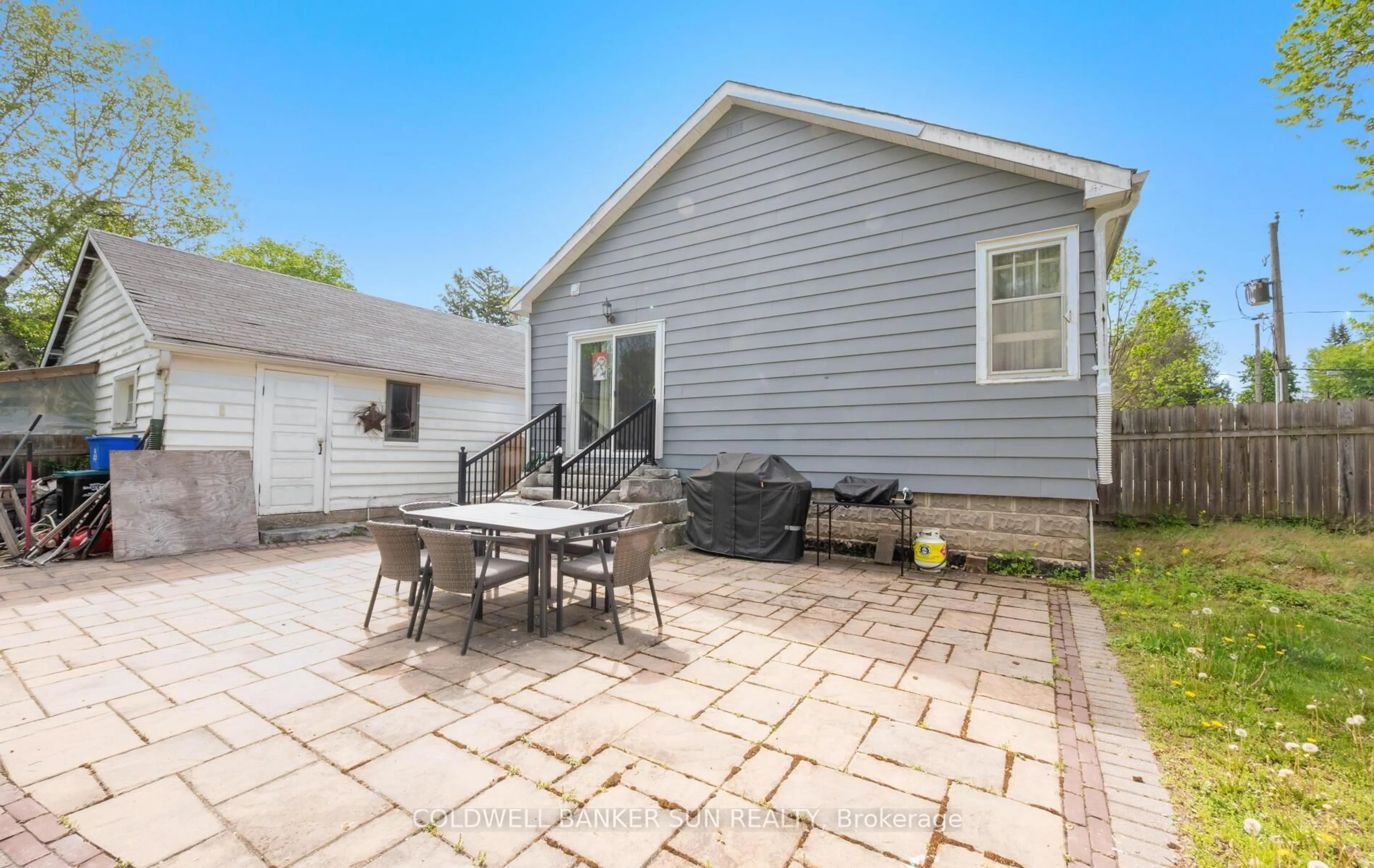 Patio, street for 20 Maple Lane, New Tecumseth Ontario L9R 1L1