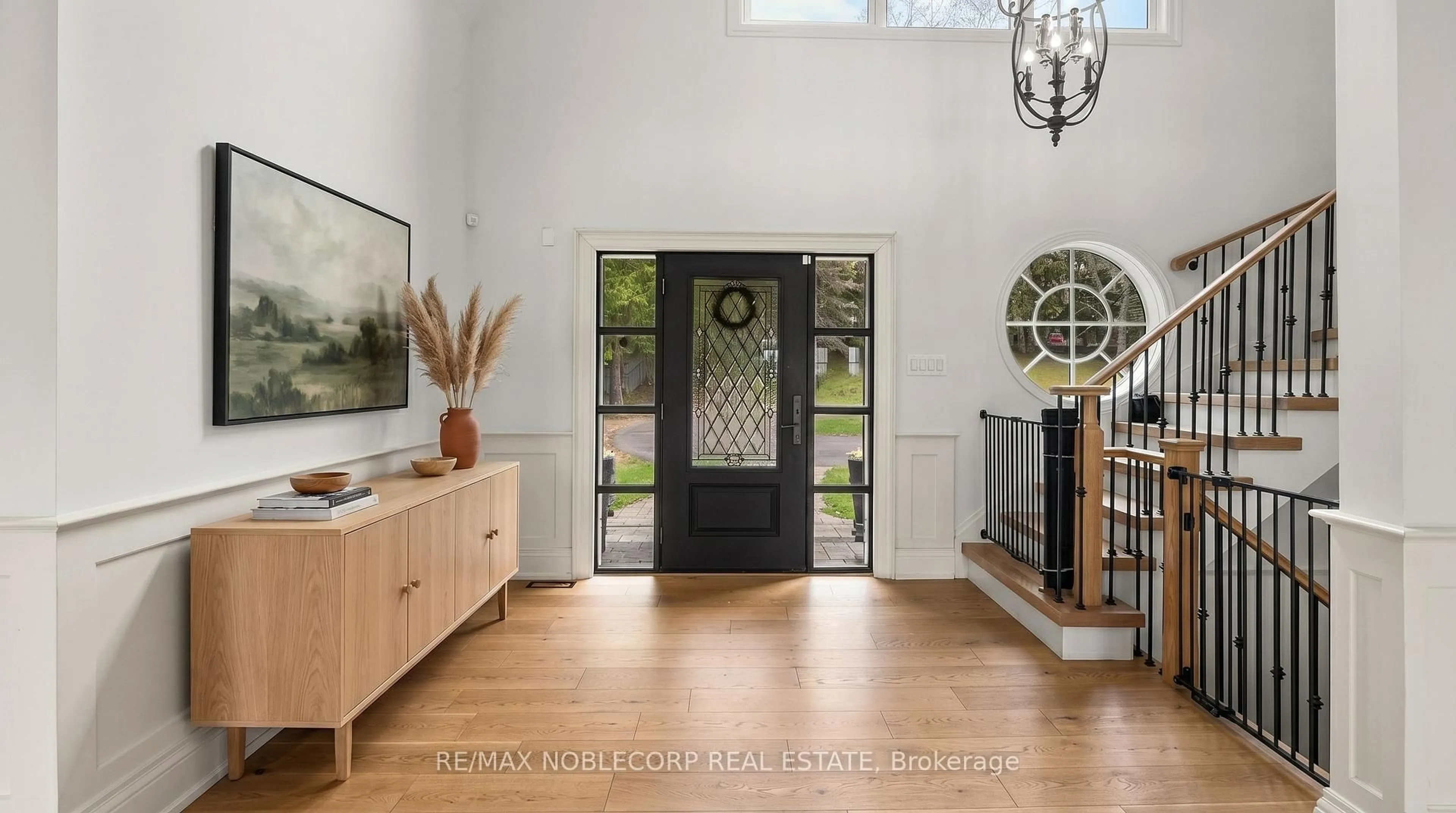 Indoor entryway for 14955 Jane St, King Ontario L7B 1A3