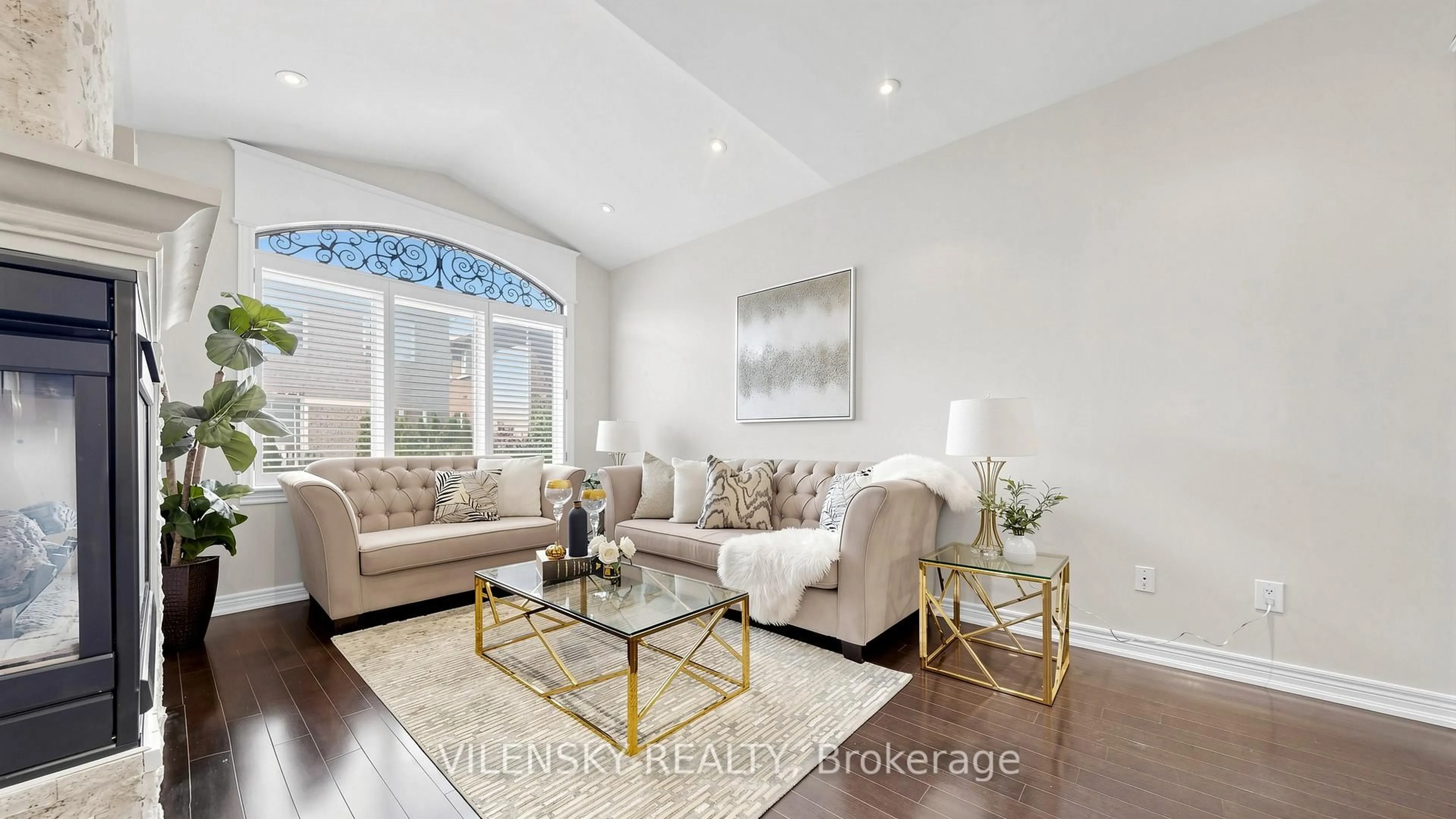 Living room with furniture, unknown for 148 Southvale Dr, Vaughan Ontario L6A 0Y7