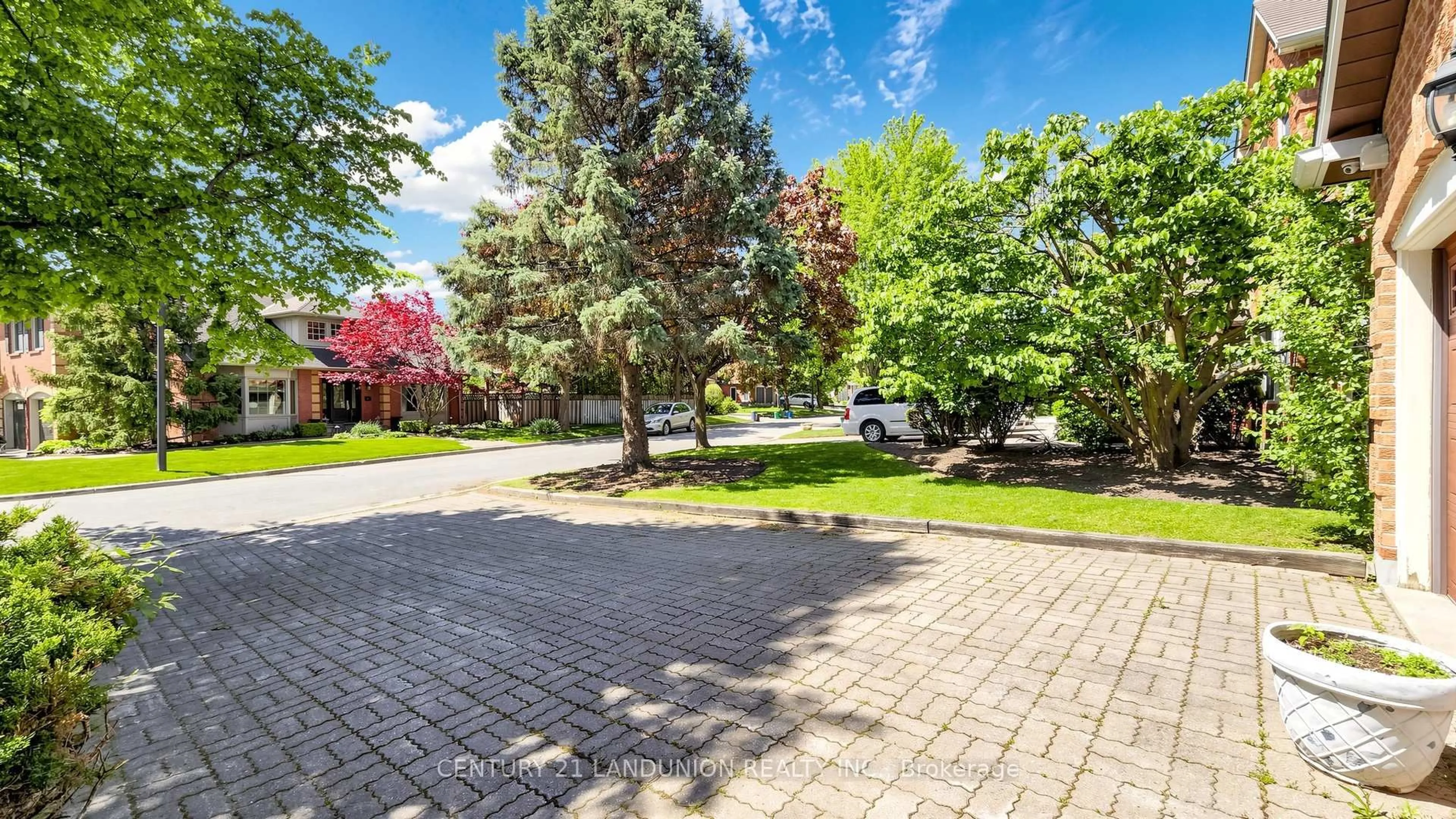 Unknown for 37 Millstone Crt, Markham Ontario L3R 7M4