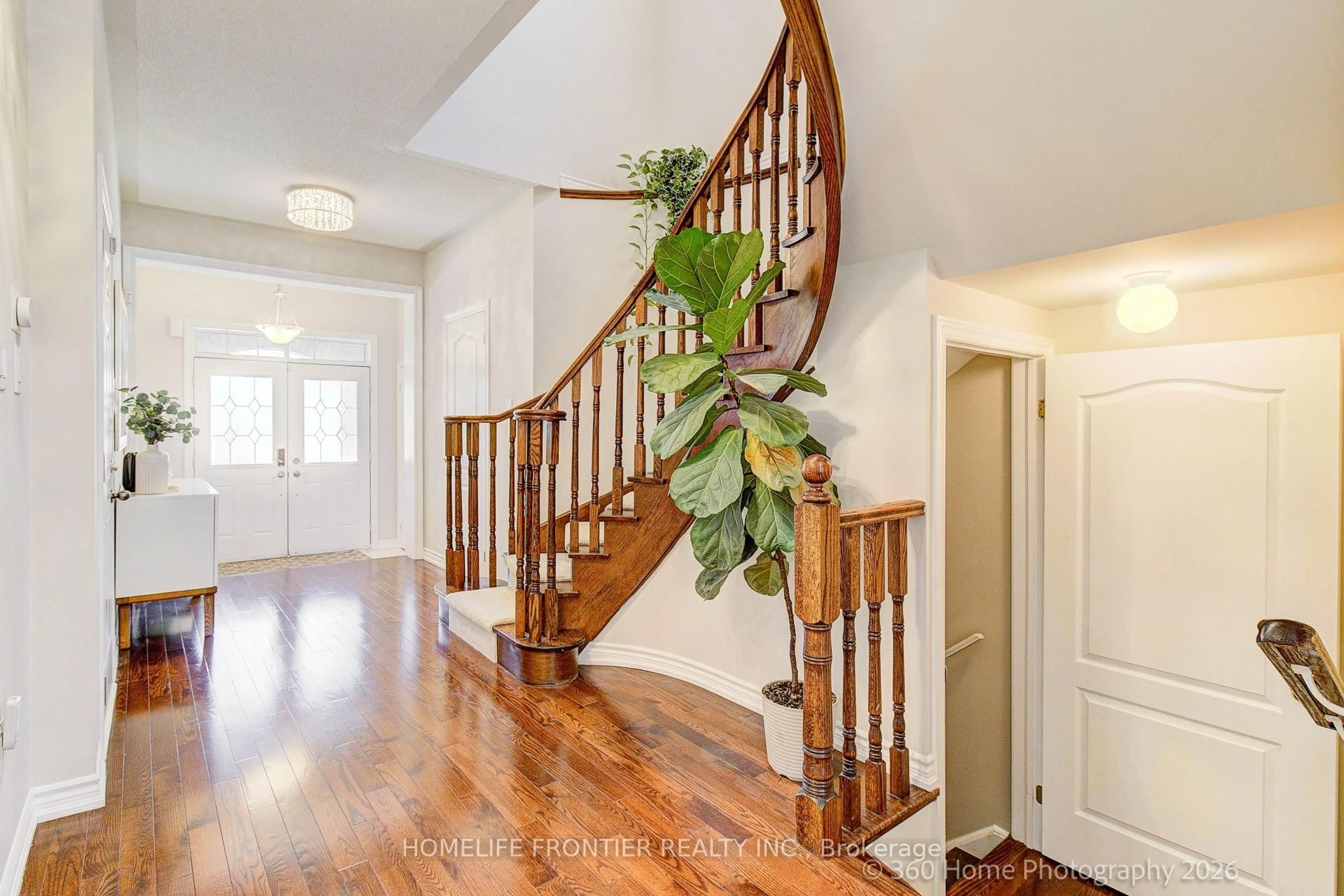 Indoor entryway for 117 White Beach Cres, Vaughan Ontario L6A 0R2