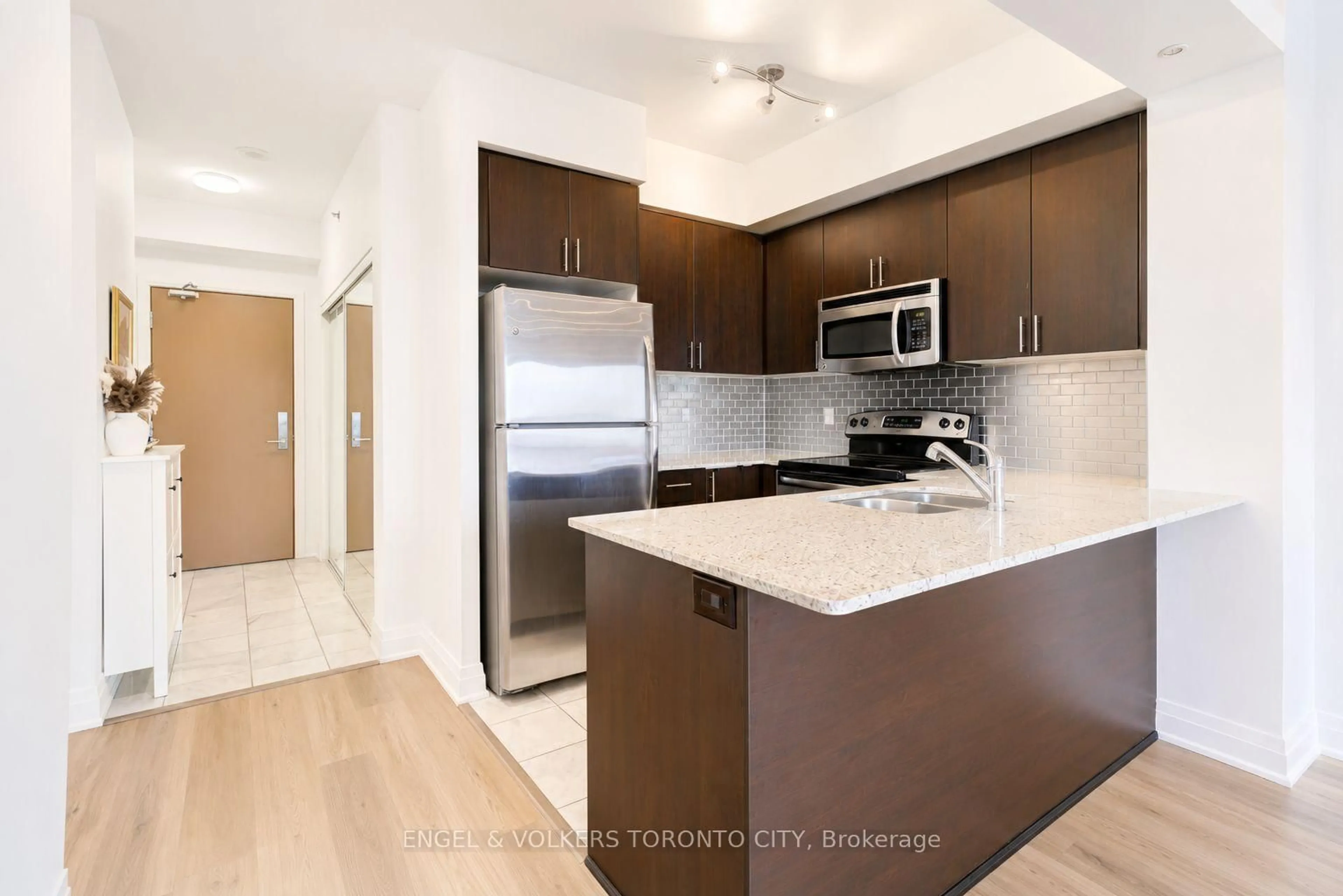 Standard kitchen, unknown for 520 Steeles Ave #503, Vaughan Ontario L4J 0H2