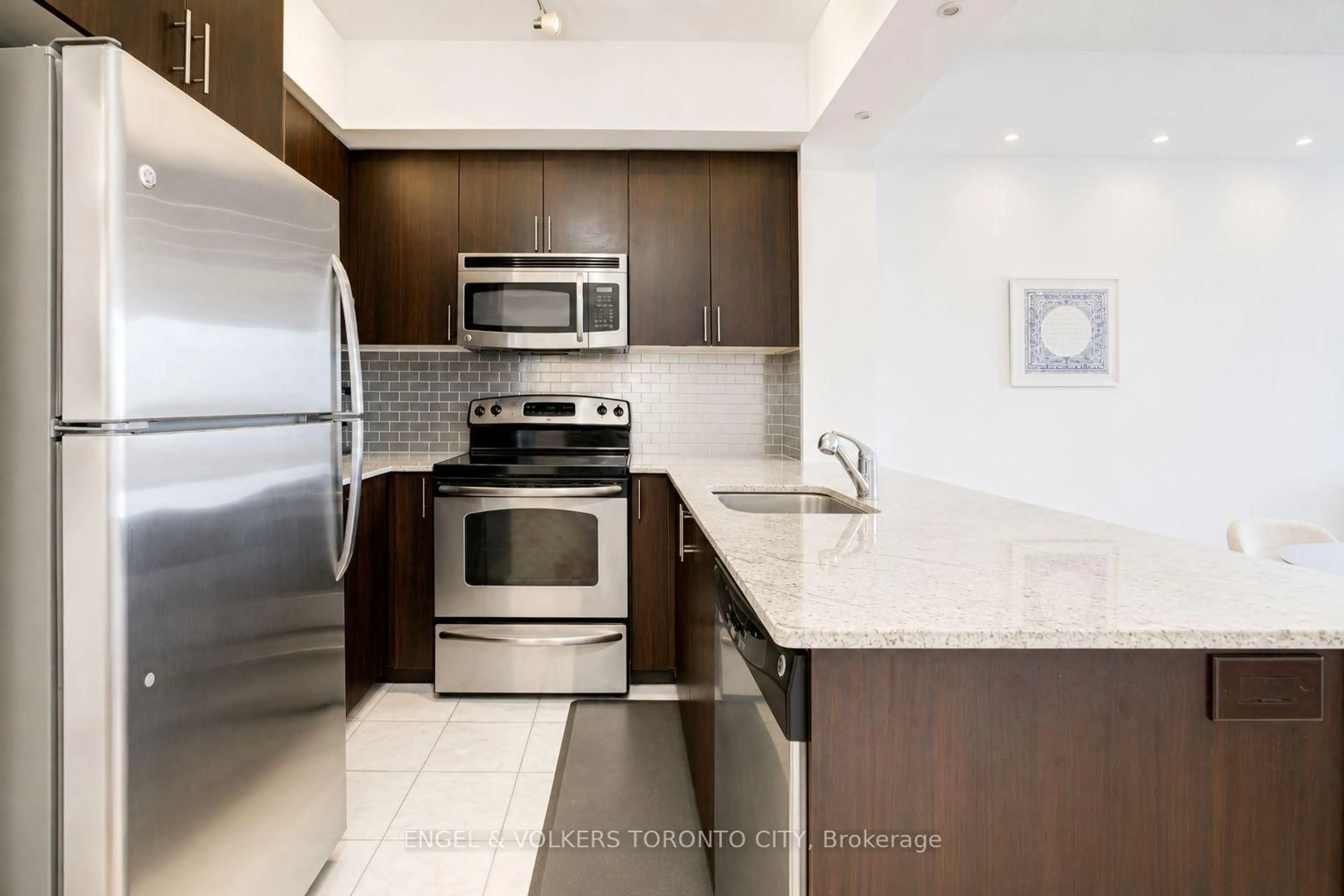 Standard kitchen, ceramic/tile floor for 520 Steeles Ave #503, Vaughan Ontario L4J 0H2