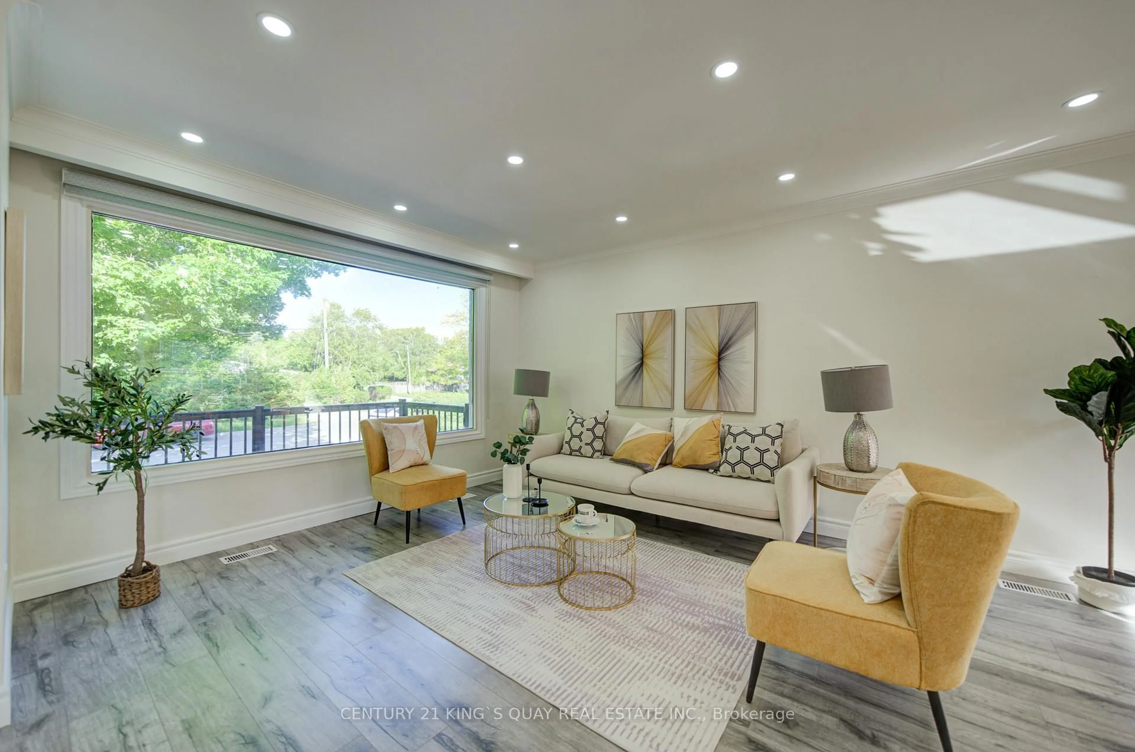 Living room with furniture, unknown for 176 Felix Rd, Richmond Hill Ontario L4C 3M9