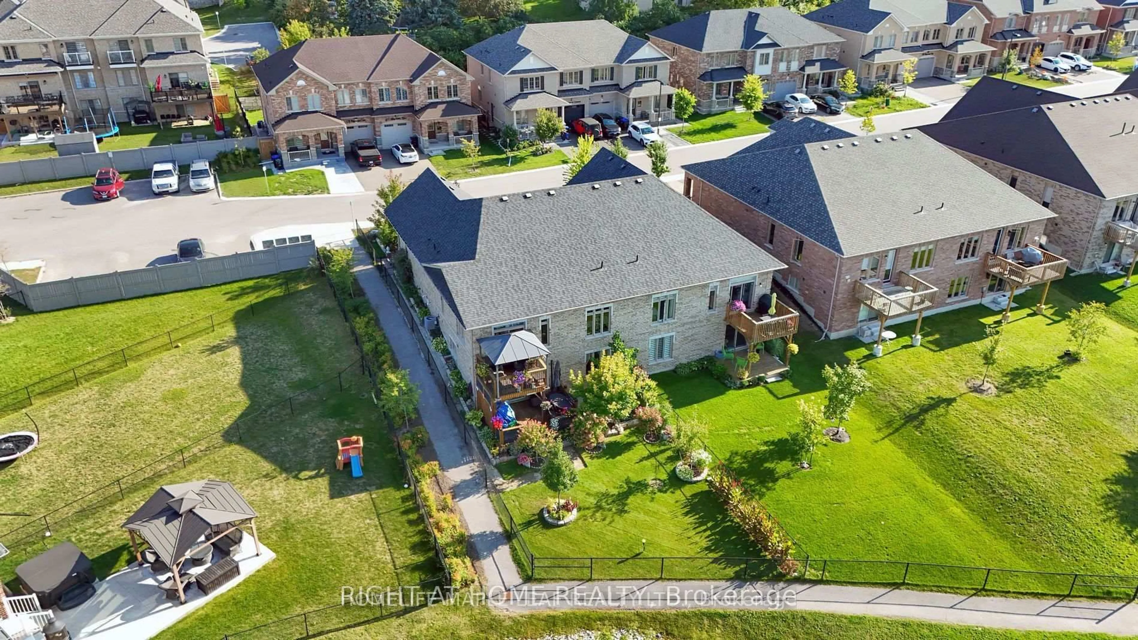 A pic from outside/outdoor area/front of a property/back of a property/a pic from drone, street for 126 Kingsmere Cres, New Tecumseth Ontario L9R 0K8
