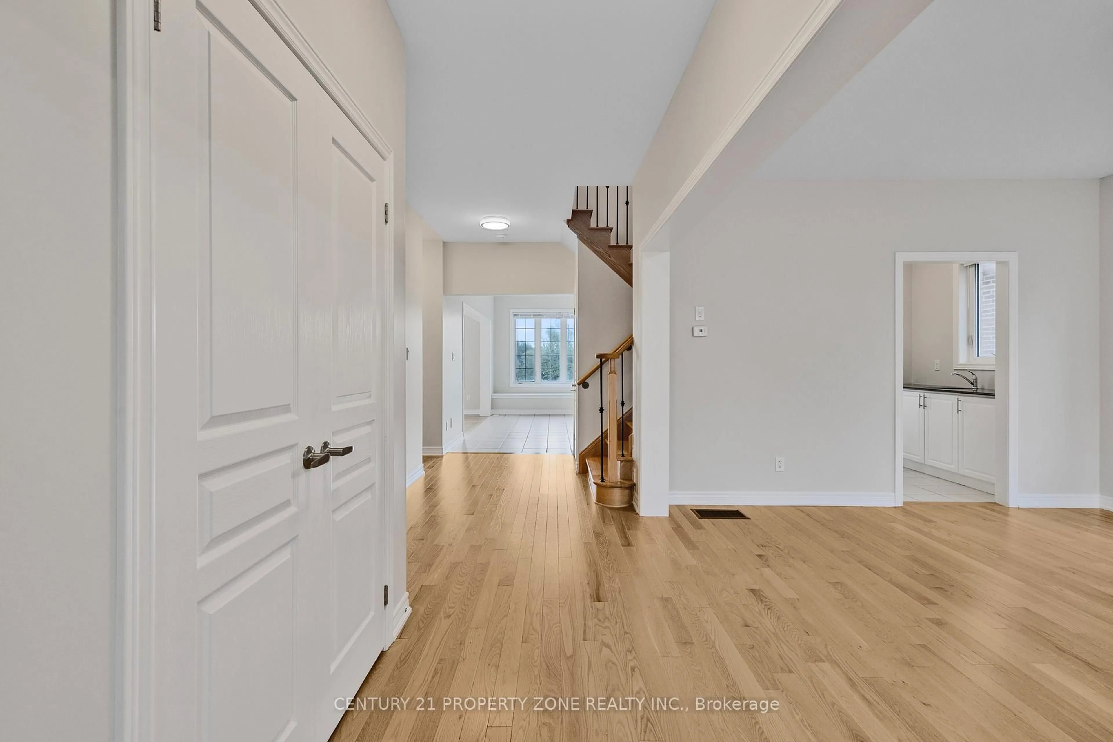 Indoor entryway for 919 Green St, Innisfil Ontario L0L 1W0