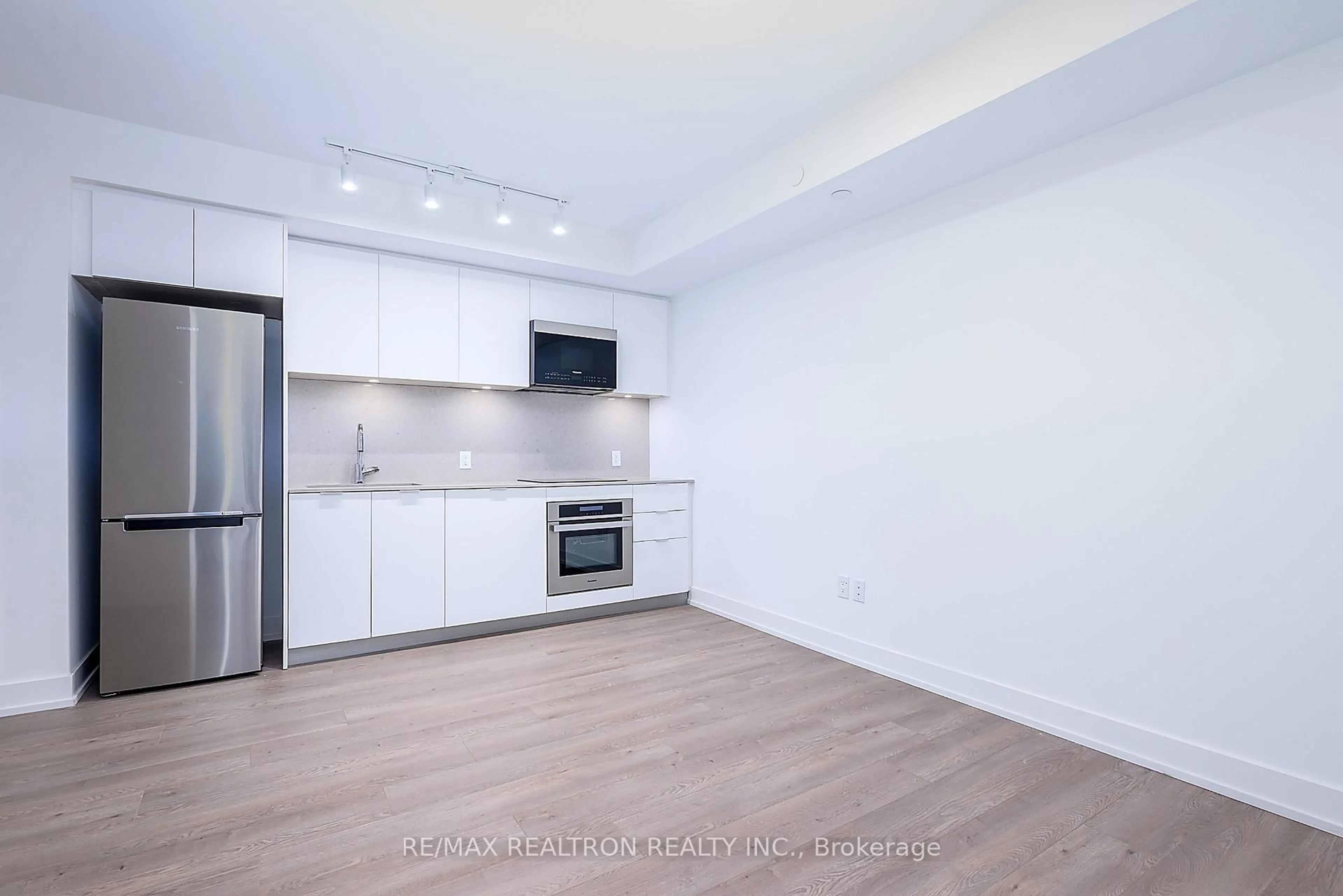 Unknown for 8 Cedarland Dr #826, Markham Ontario L6G 0H4