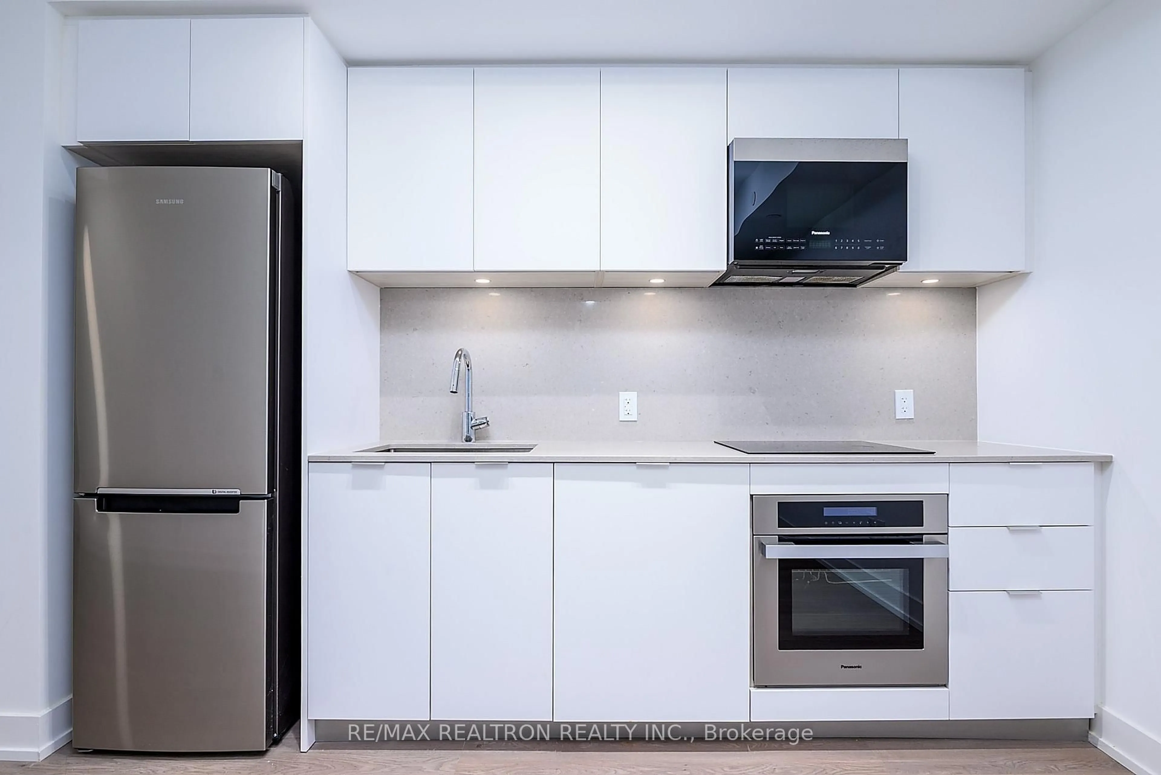 Standard kitchen, unknown for 8 Cedarland Dr #826, Markham Ontario L6G 0H4