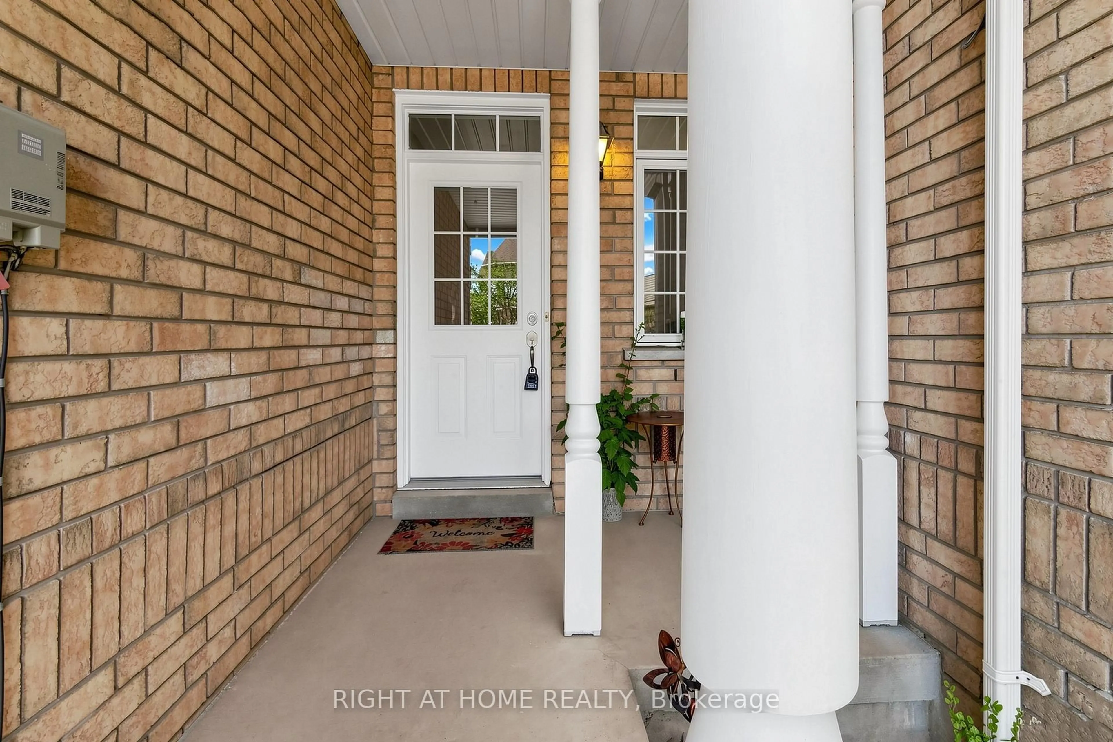 Indoor entryway for 53 Cameo Dr, Richmond Hill Ontario L4S 2C1