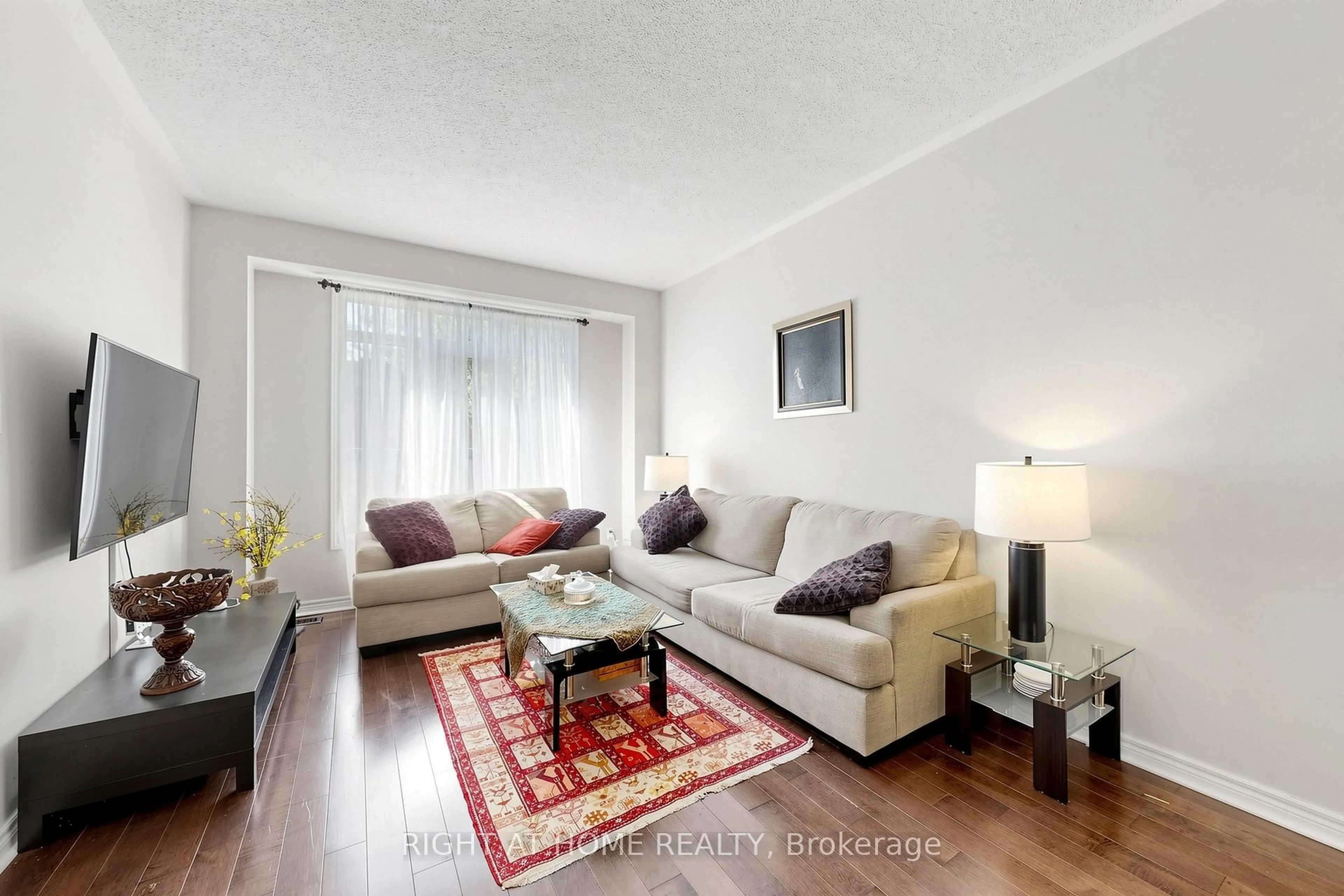 Living room with furniture, unknown for 53 Cameo Dr, Richmond Hill Ontario L4S 2C1