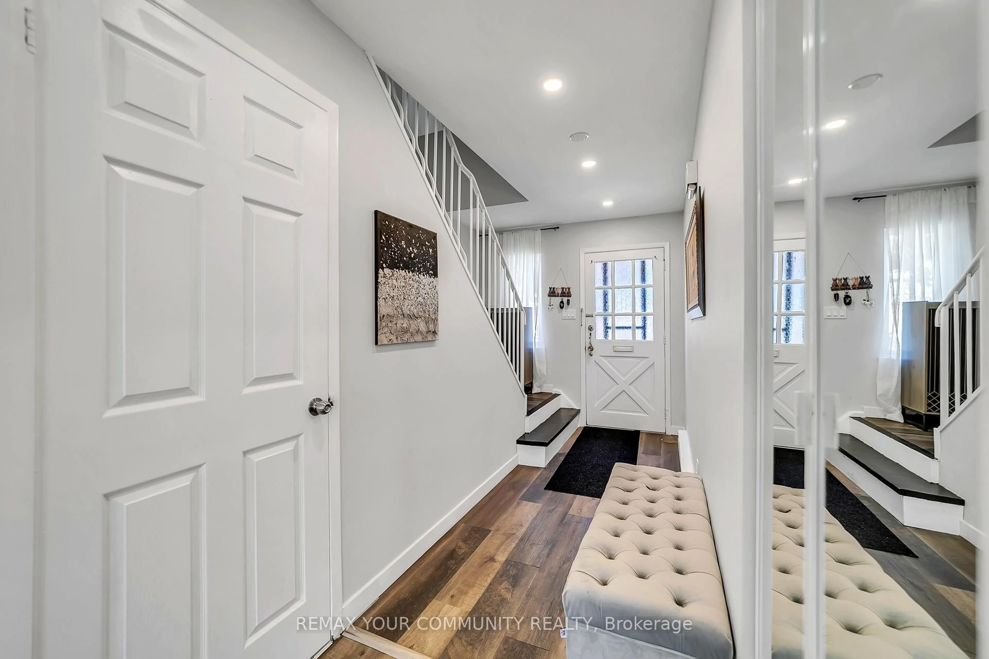 Indoor entryway for 23 Bowman Way, Markham Ontario L3T 4Z5