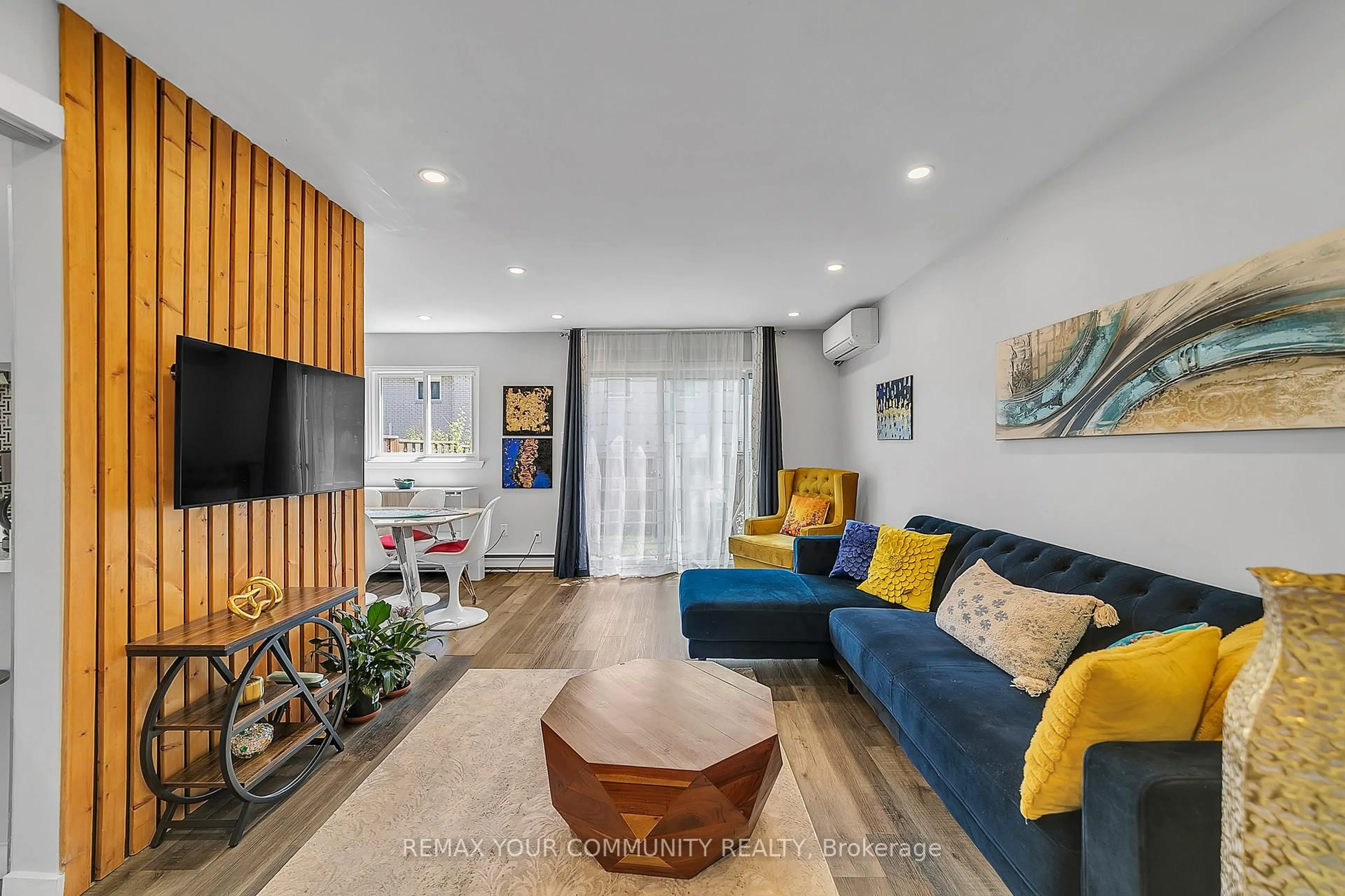 Living room with furniture, wood/laminate floor for 23 Bowman Way, Markham Ontario L3T 4Z5