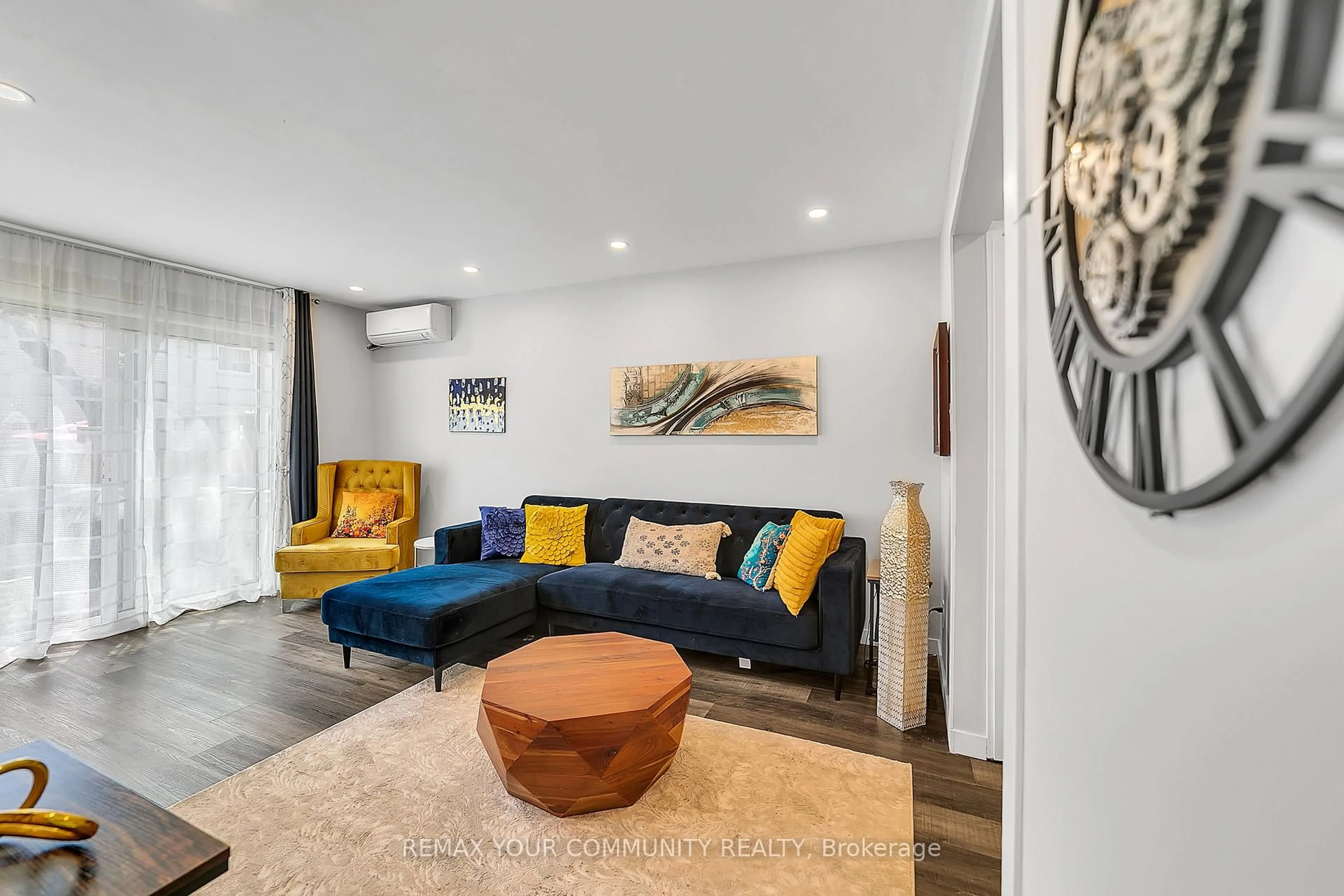Living room with furniture, unknown for 23 Bowman Way, Markham Ontario L3T 4Z5
