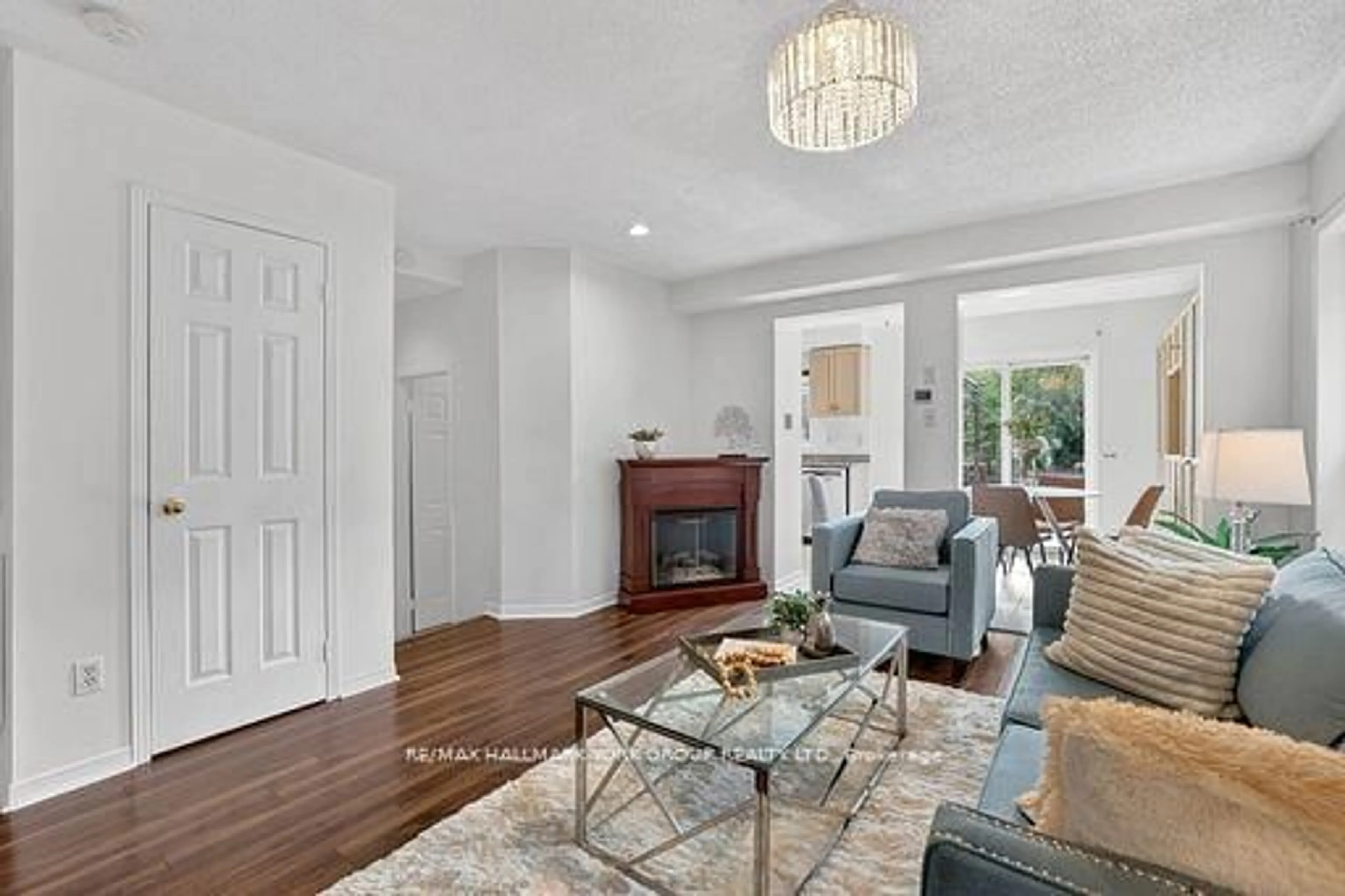 Living room with furniture, unknown for 82 Baywell Cres, Aurora Ontario L4H 7N4