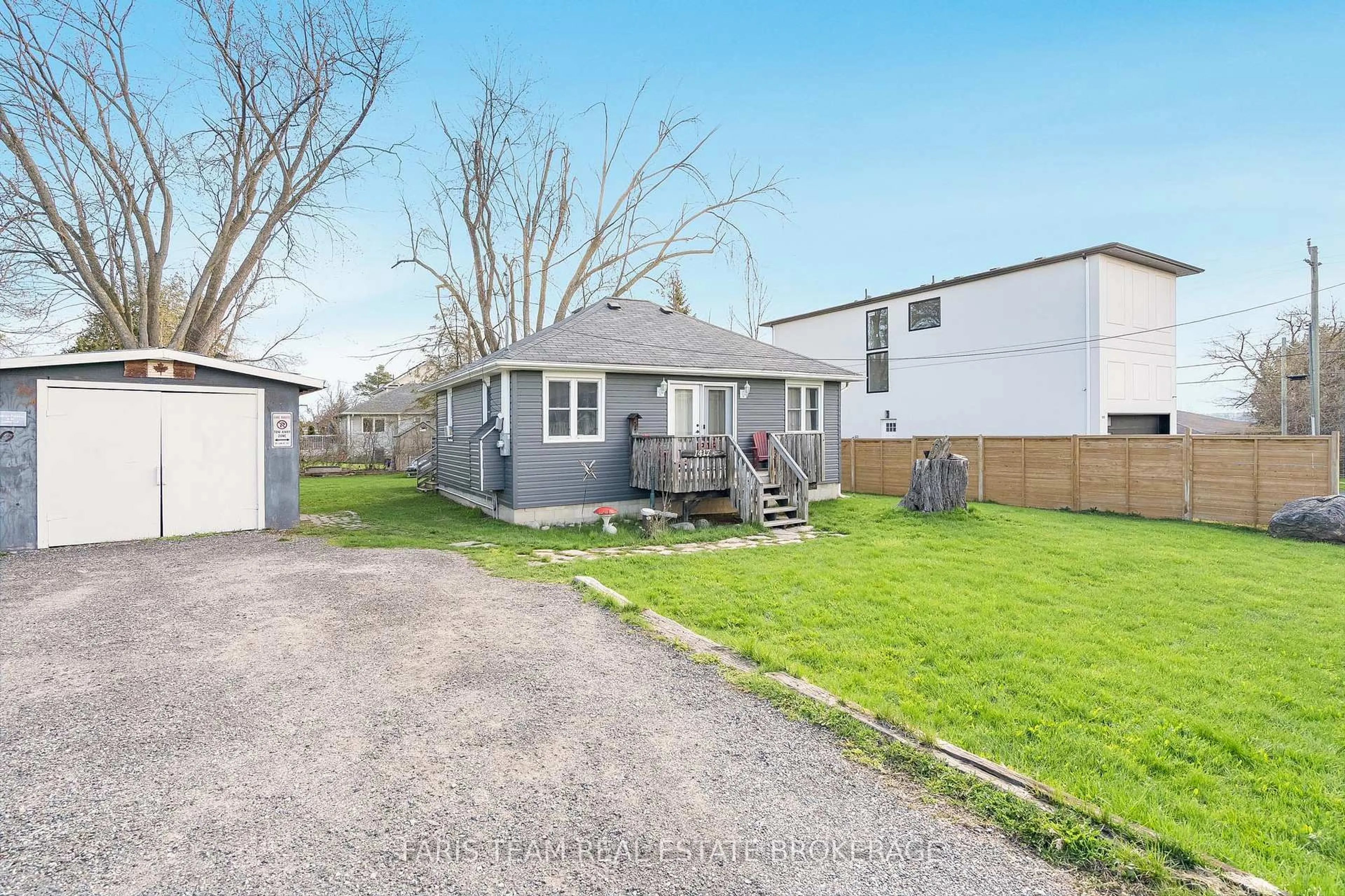 A pic from outside/outdoor area/front of a property/back of a property/a pic from drone, street for 1417 Maple Way, Innisfil Ontario L0L 1C0