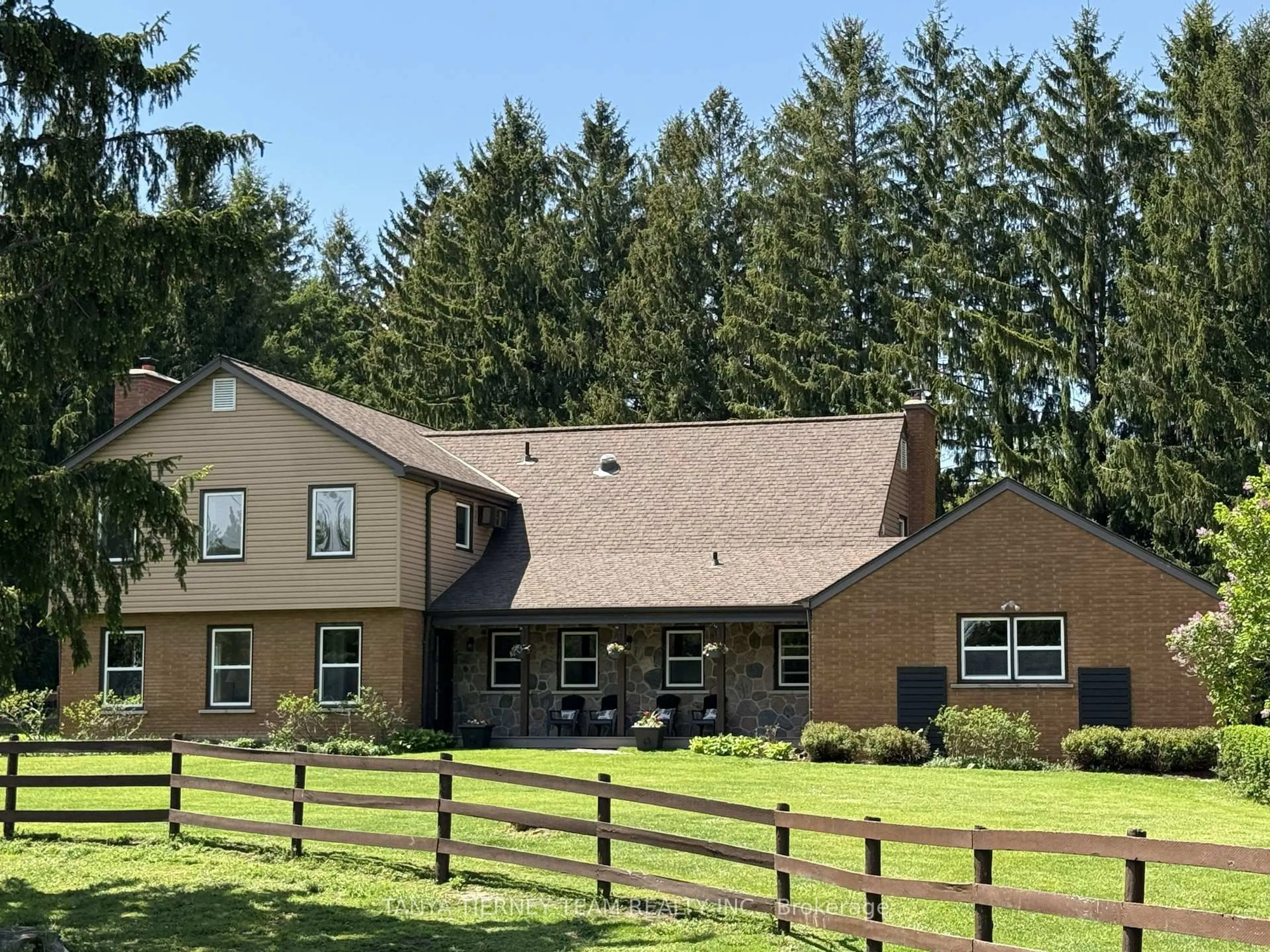 Home with vinyl exterior material, unknown for 1180 Lakeridge Rd, Uxbridge Ontario L0B 1A0