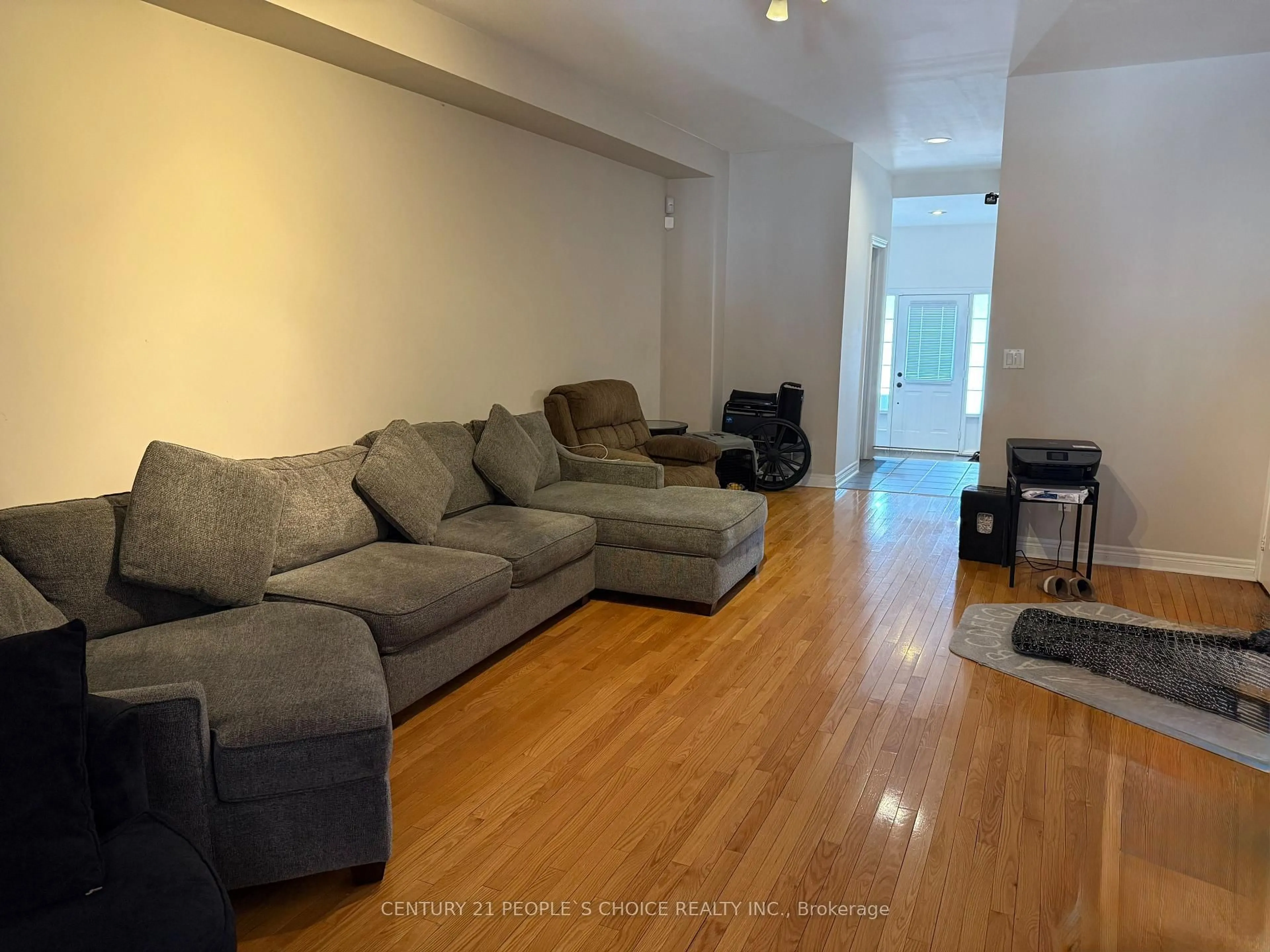 Living room with furniture, unknown for 76 Daniel Reaman Cres, Vaughan Ontario L4J 8T9
