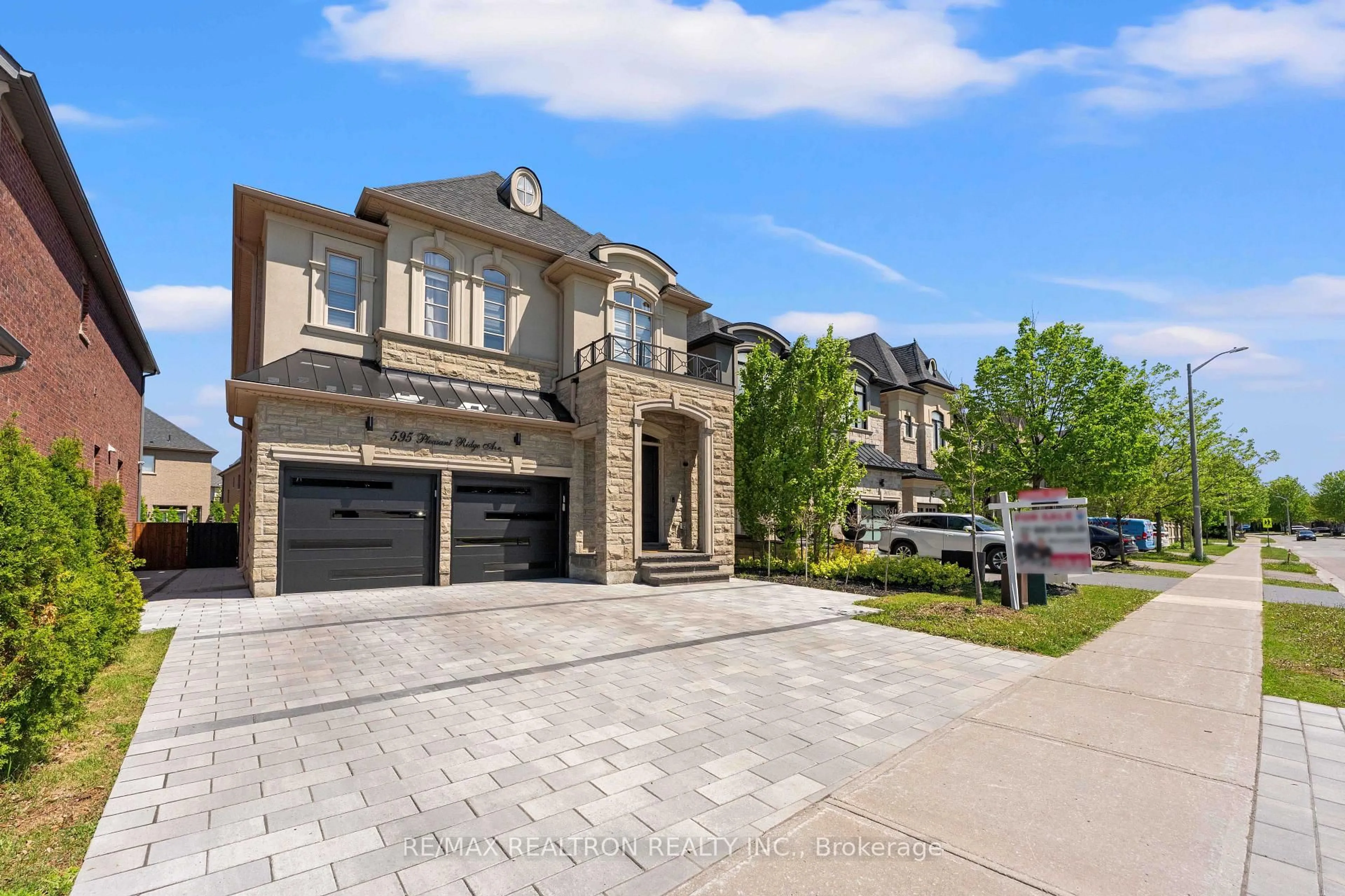 Home with brick exterior material, street for 595 Pleasant Ridge Ave, Vaughan Ontario L4J 0E6