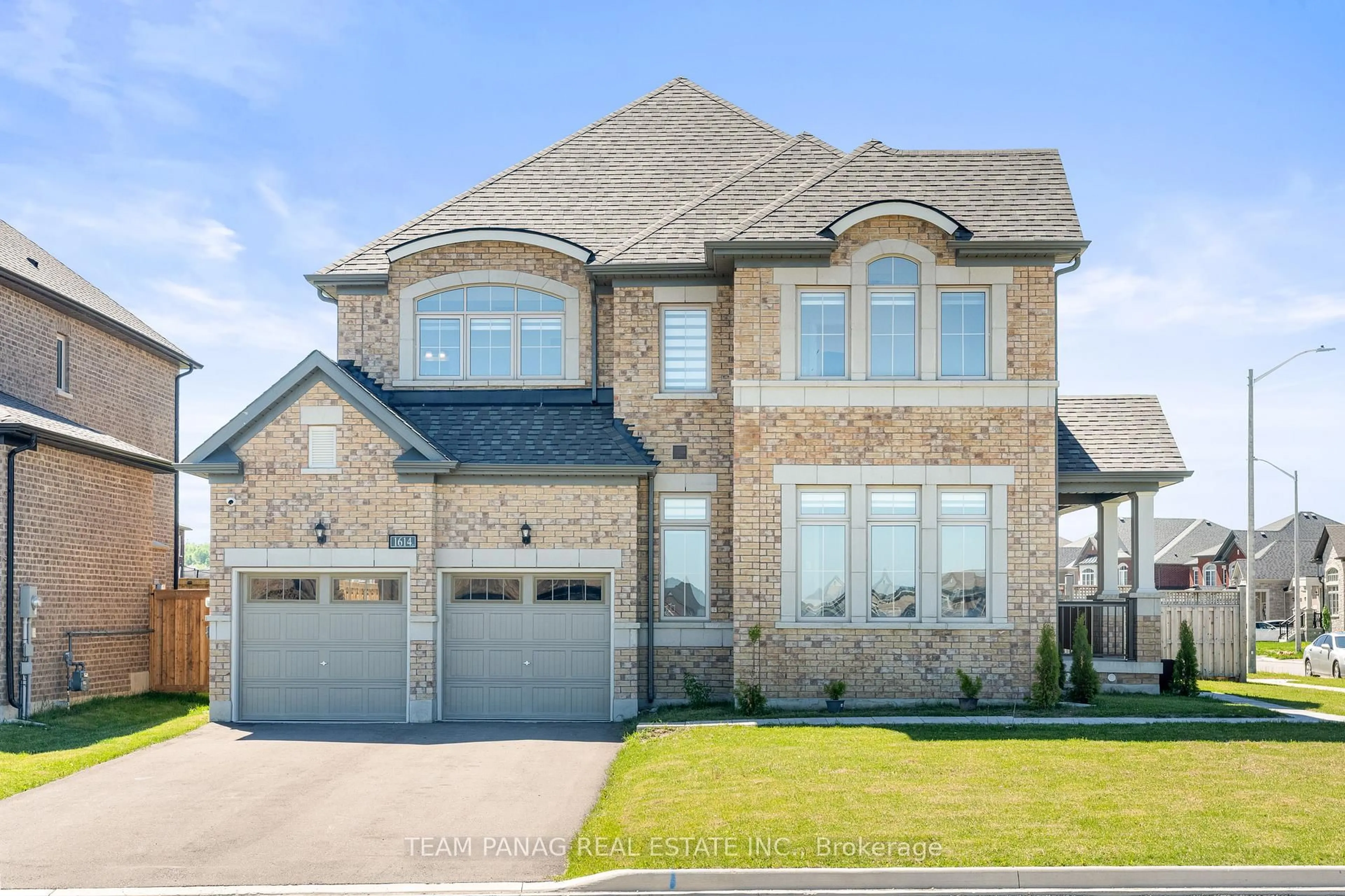 Home with brick exterior material, street for 1614 Sharpe St, Innisfil Ontario L9S 0R1