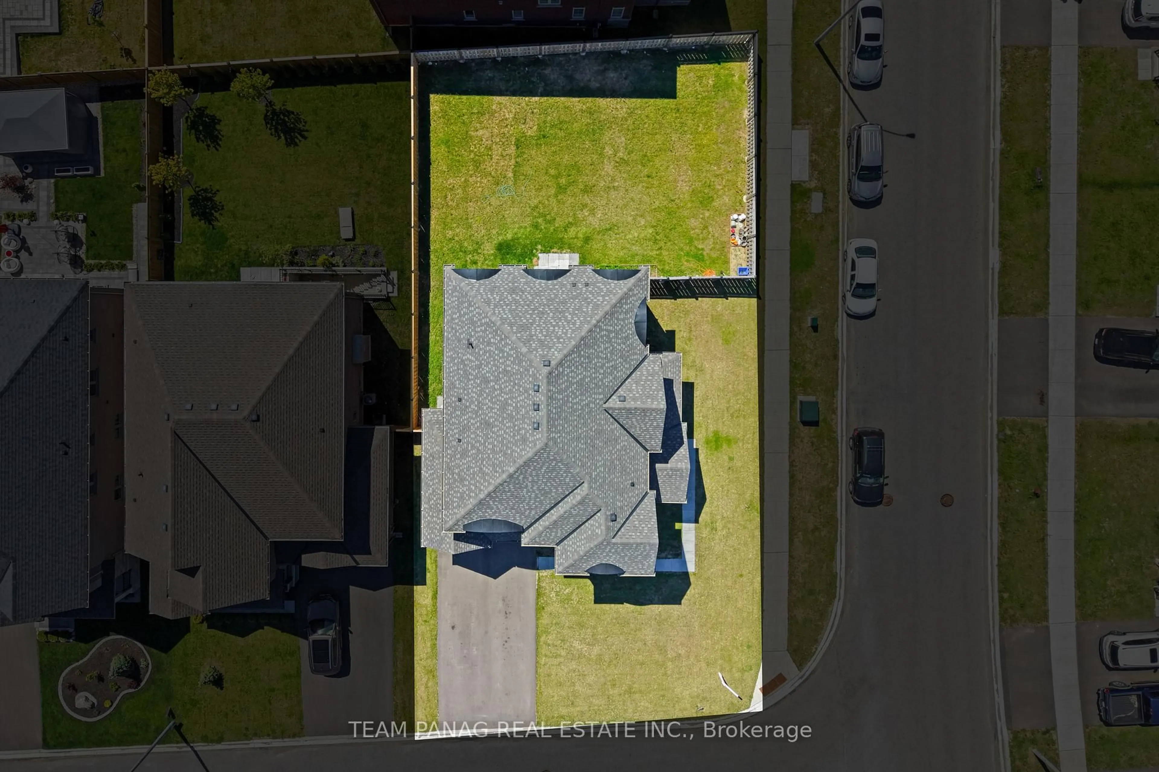 A pic from outside/outdoor area/front of a property/back of a property/a pic from drone, unknown for 1614 Sharpe St, Innisfil Ontario L9S 0R1