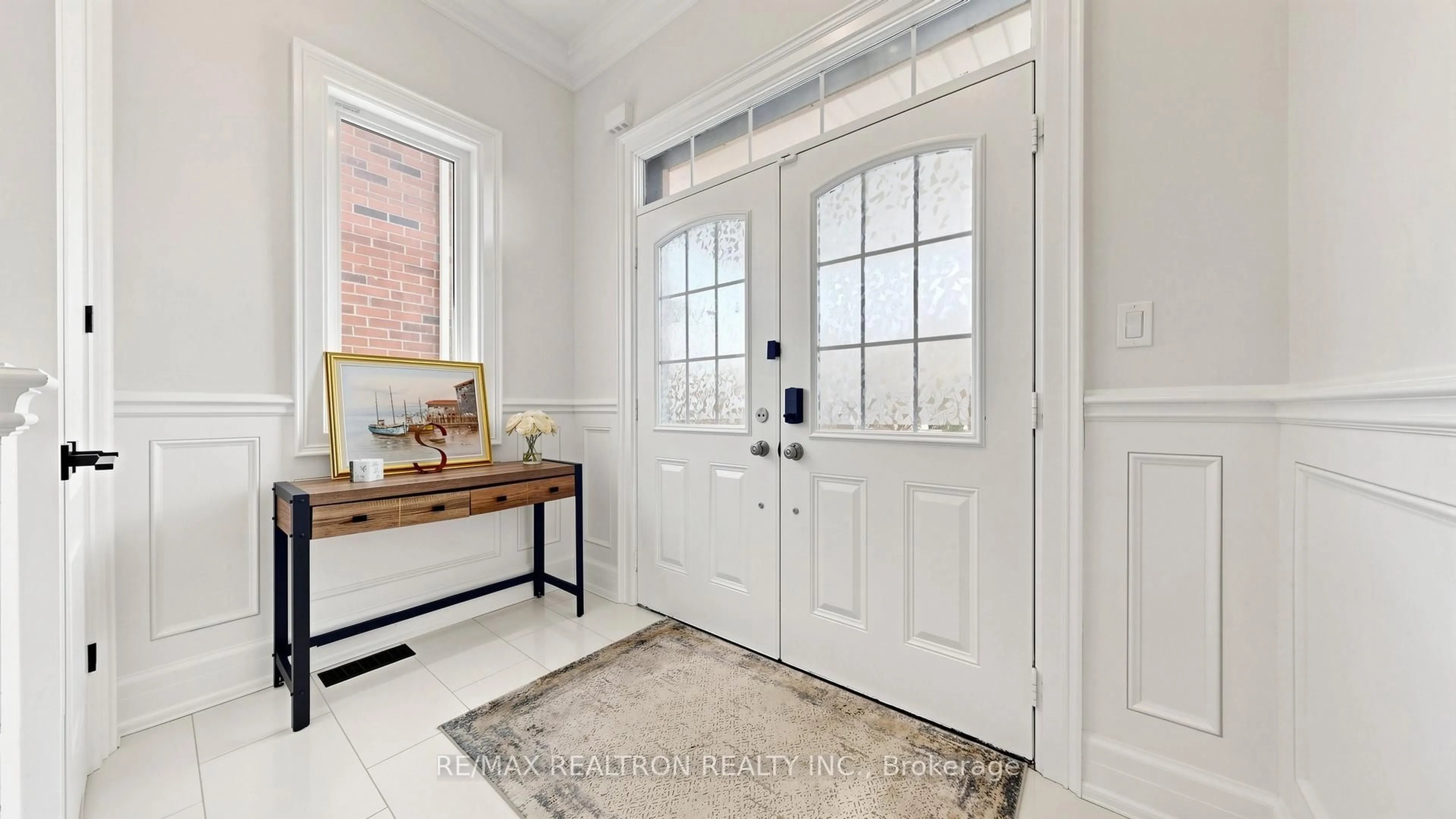 Indoor entryway for 11 Peter Miller St, Aurora Ontario L4G 0W4